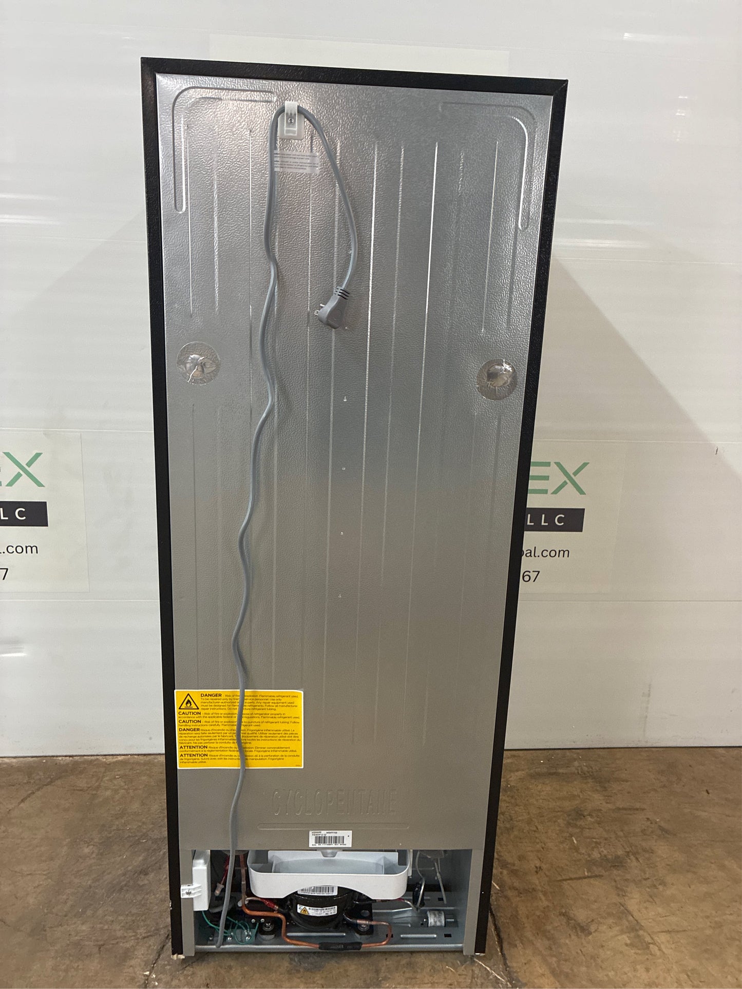 7.1 cu. ft. Top Freezer Refrigerator - SS Look