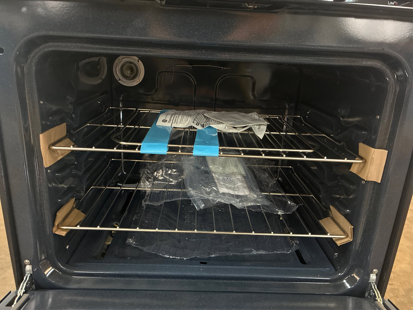 GE 30" 4-Burner 4.8-cu ft Gas Range Black