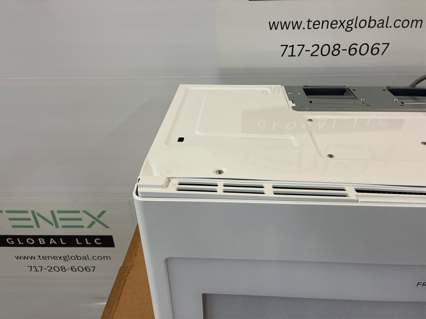 30" 1.8 cu. ft. 1000W Microwave in White