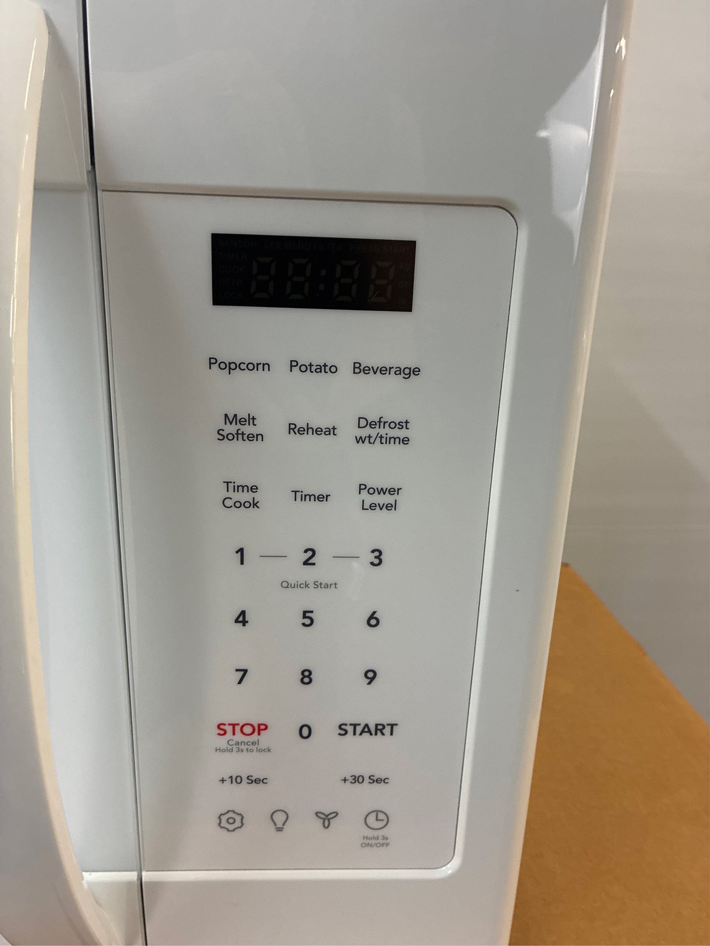30" 1.8 cu. ft. 1000W Microwave in White