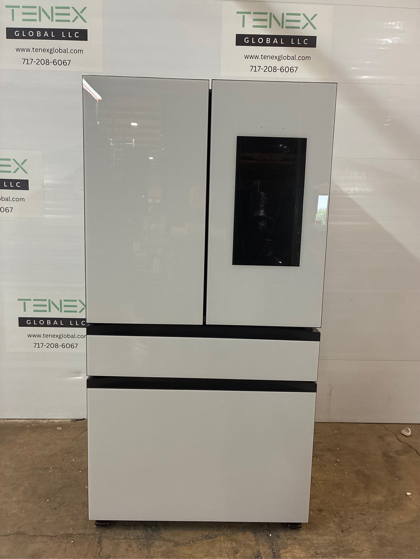 Bespoke 4-Door French Door Refrigerator, White Glass.