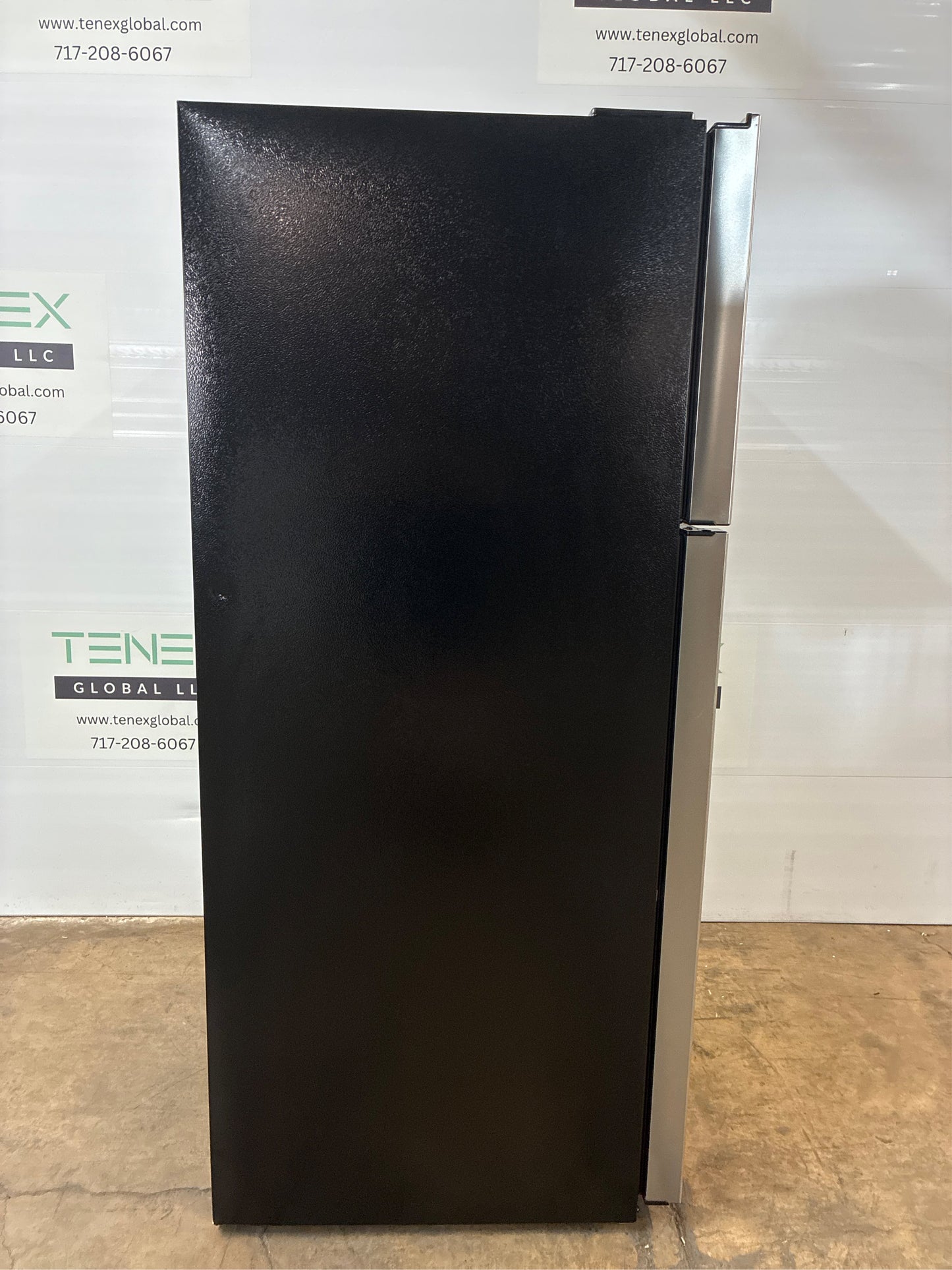 18 cu. ft. Top Freezer Refrigerator Steel
