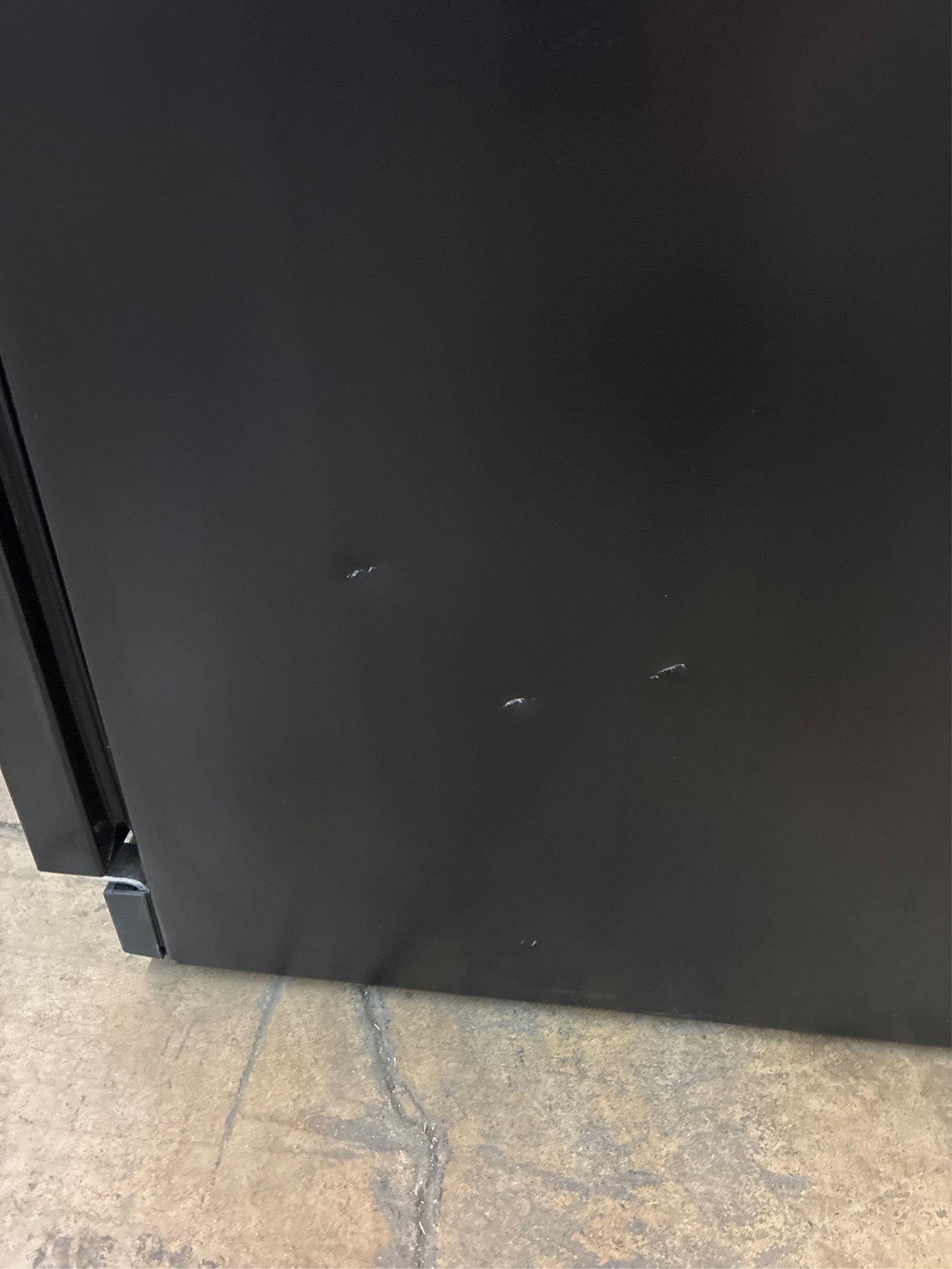 20.5 cu. ft. Top Freezer Refrigerator Black