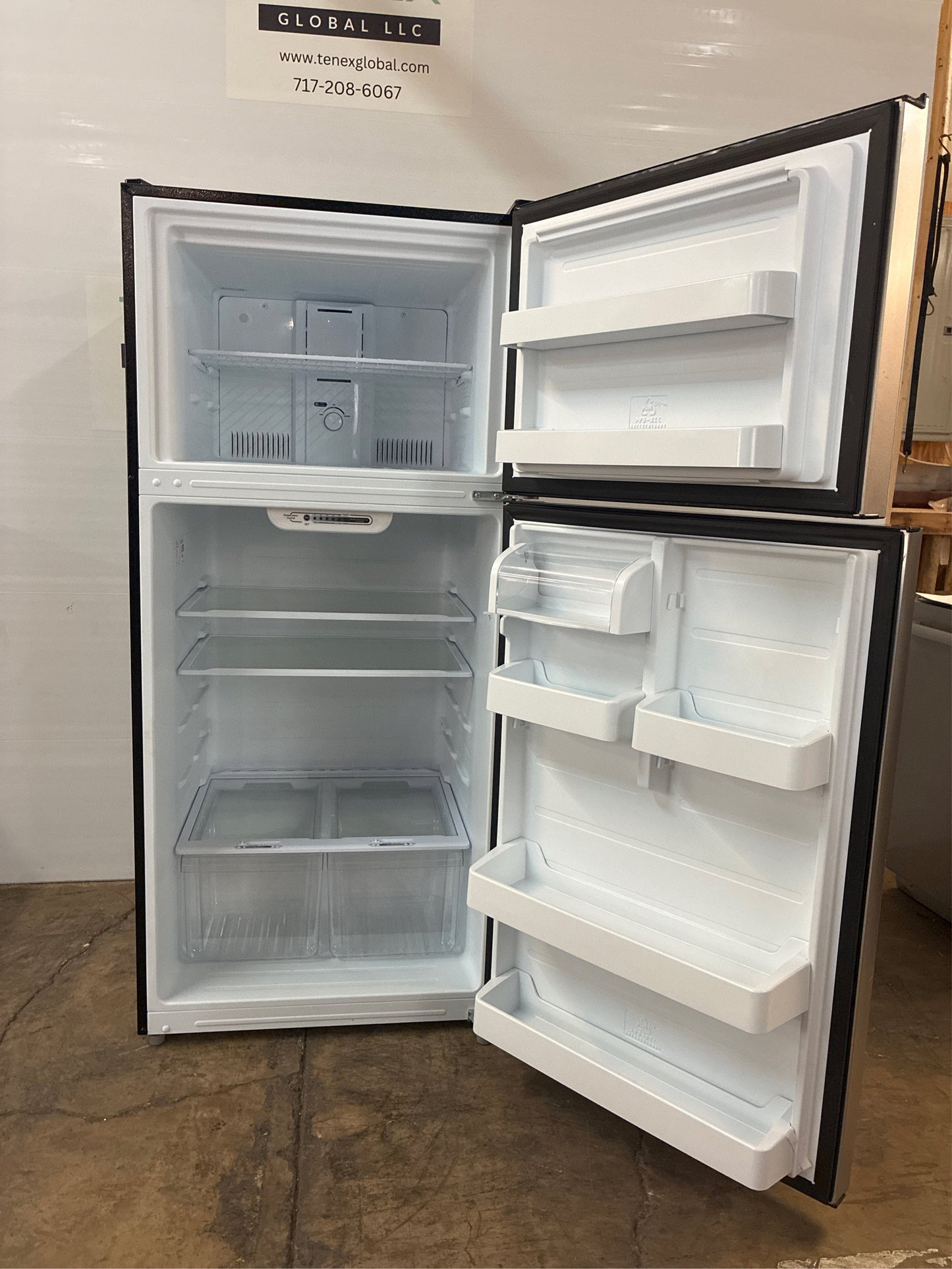 18 cu. ft. Top Freezer Fridge in SS Look