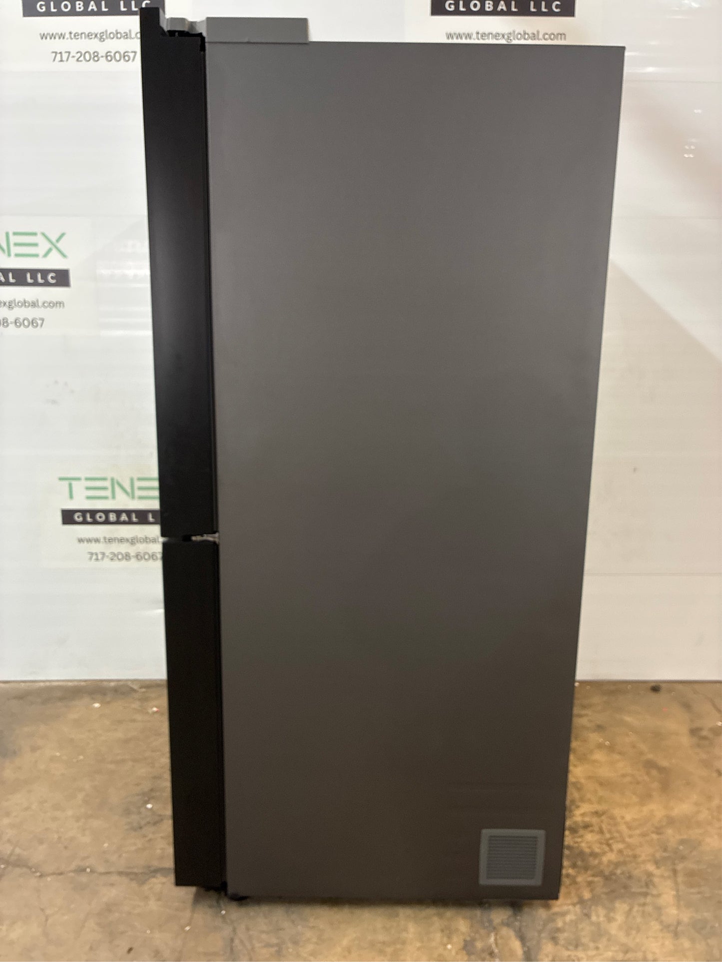 Samsung Bespoke 4-Door Flex Refrigerator with Beverage Center