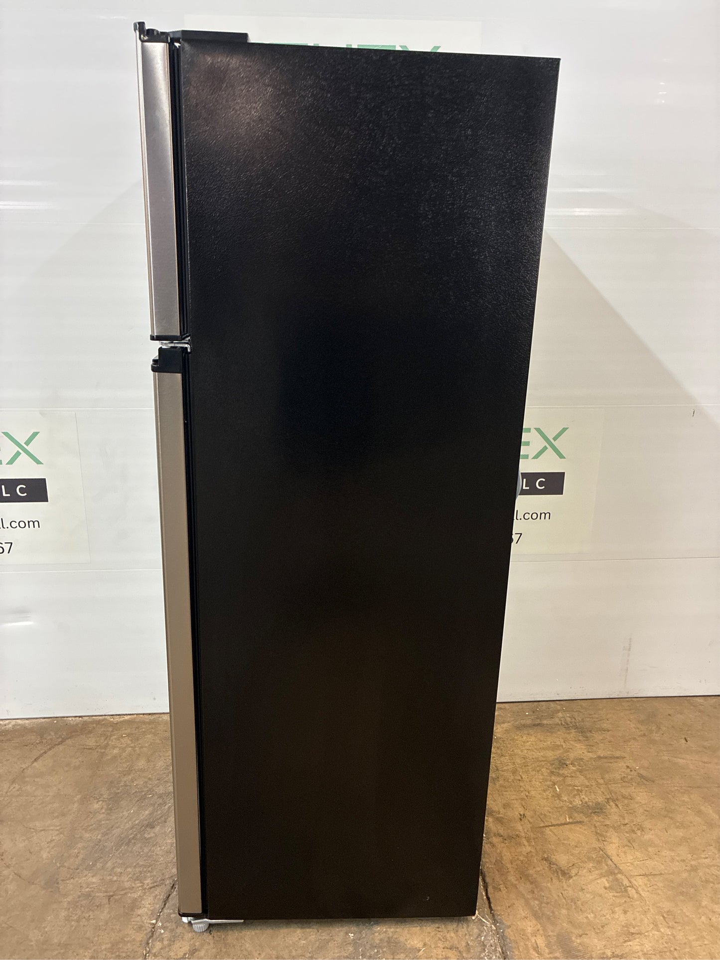 7.1 cu. ft. Top Freezer Refrigerator - SS Look