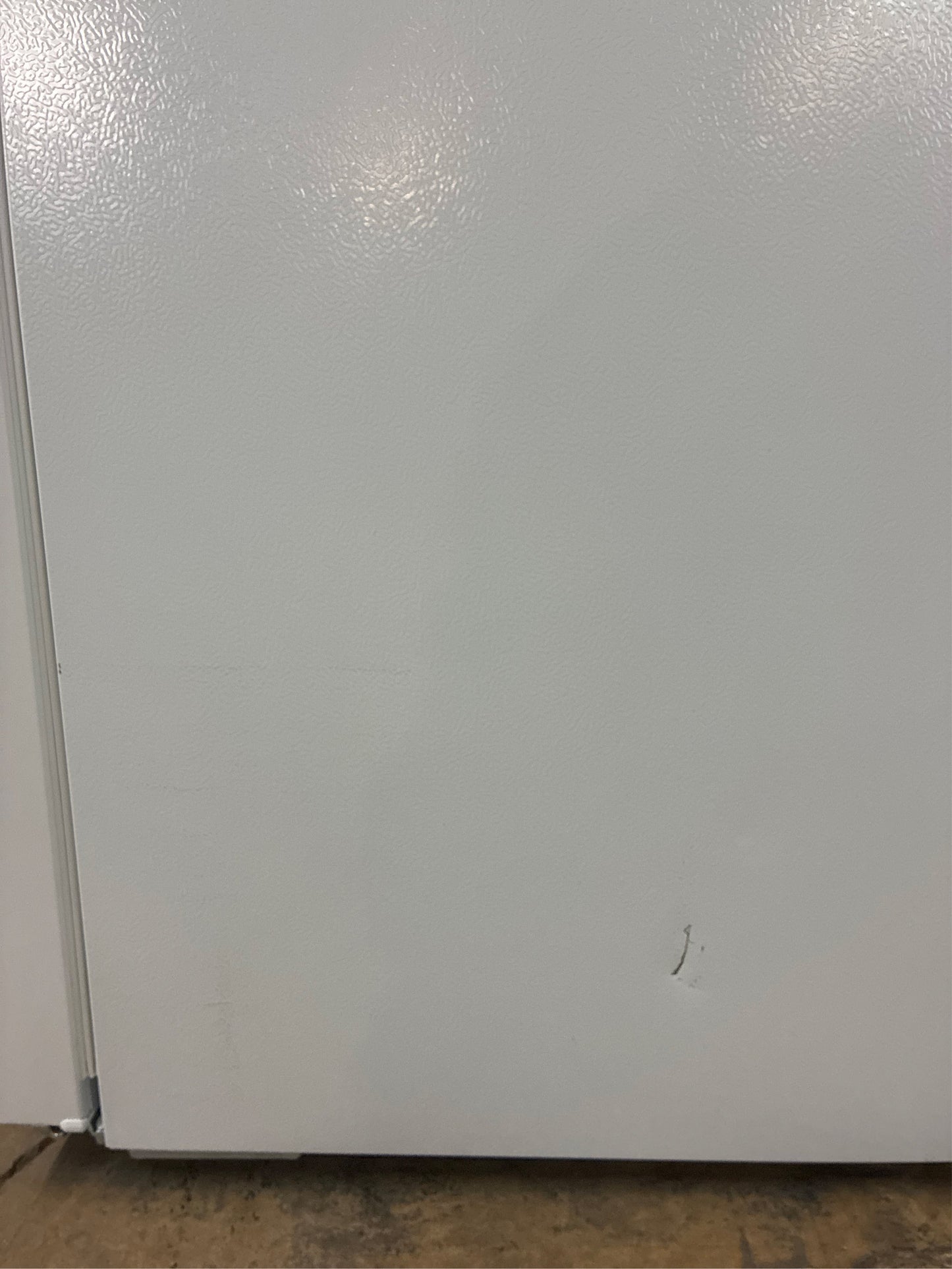 Frigidaire 27 in. 16.0 Cu. Ft. Top Freezer Refrigerator White