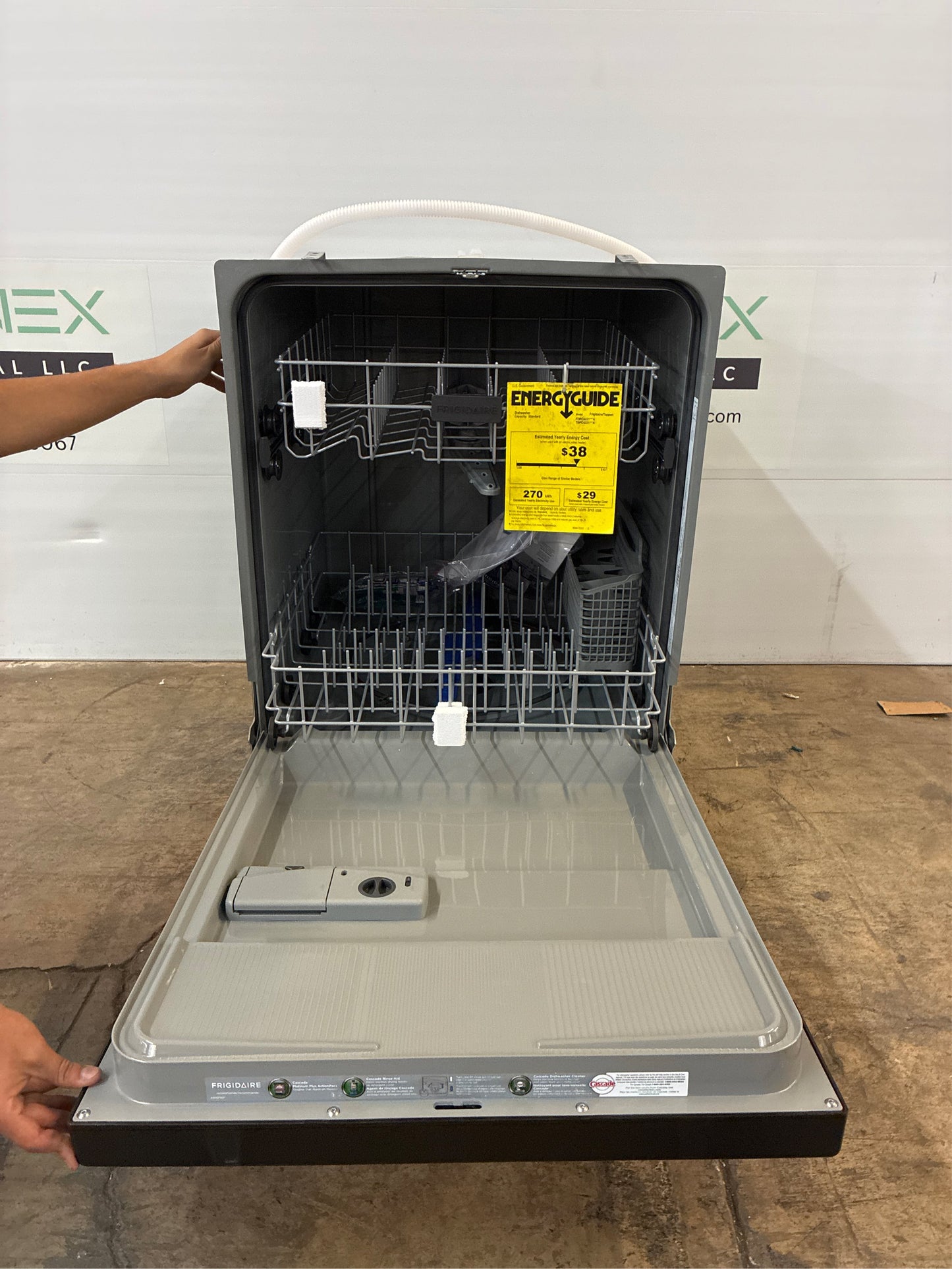 Frigidaire 24-in Built-In Dishwasher, 62-dBA
