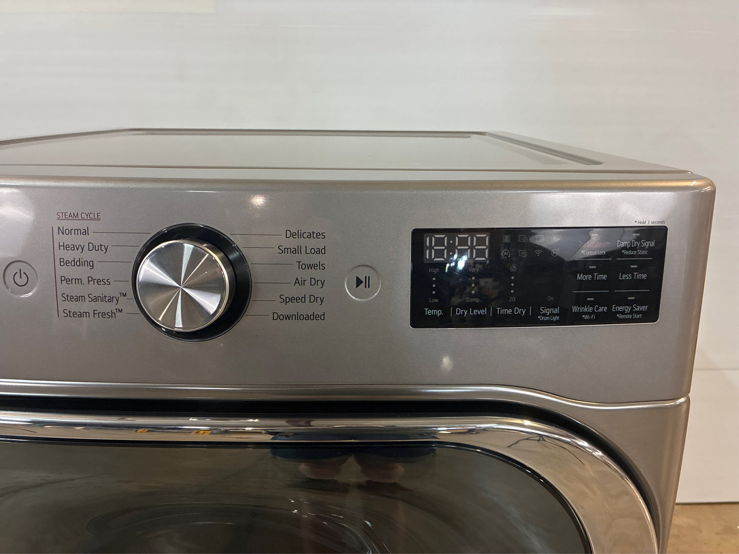 LG TurboSteam 9-cu ft Gas Dryer, Black Steel.