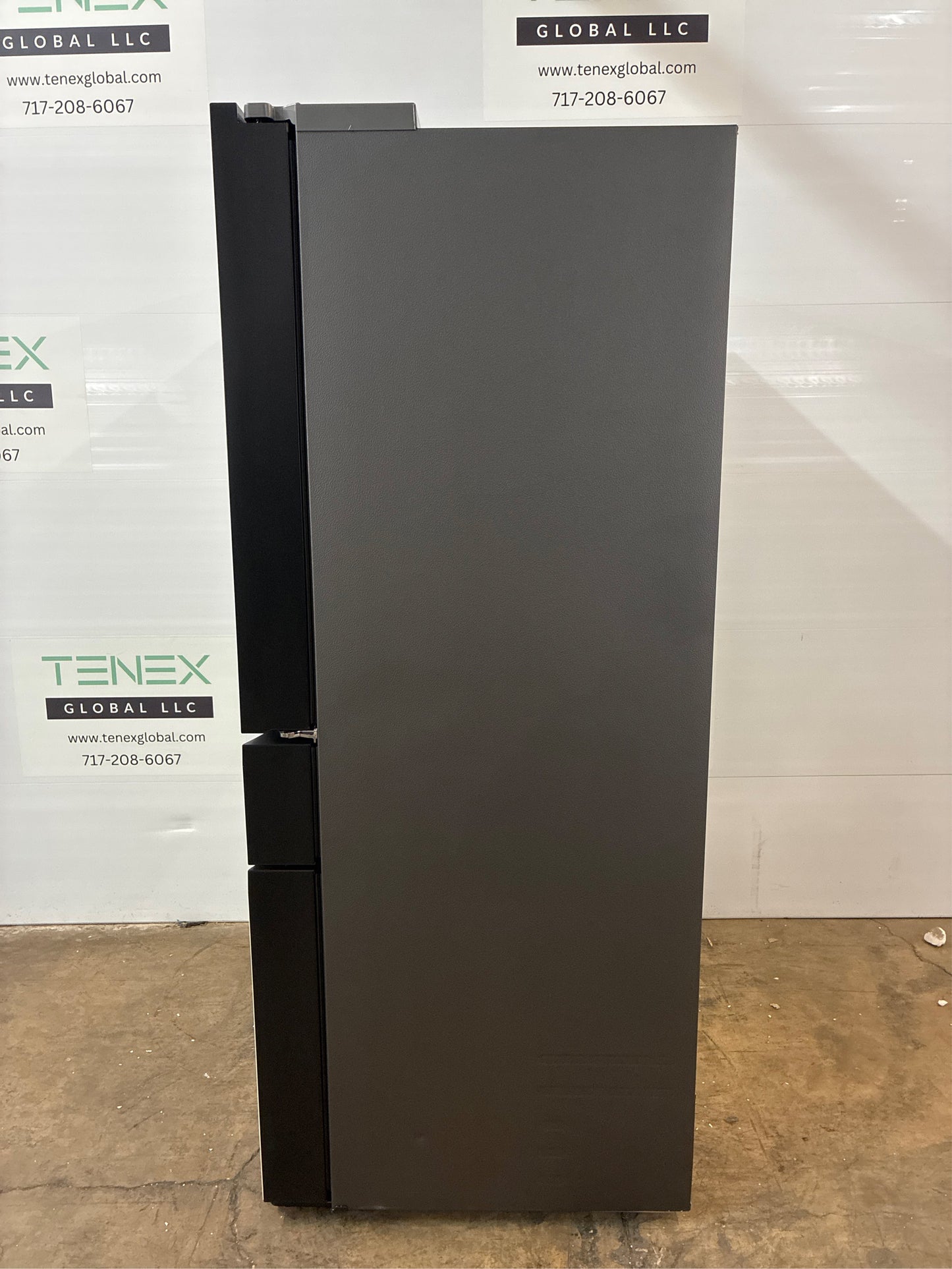 Bespoke 4-Door French Door Refrigerator, White Glass.