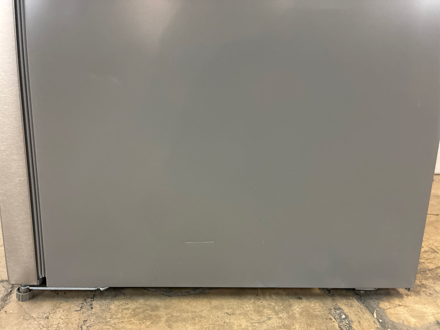 Frigidaire 17.6 cu ft Top-Freezer Refrigerator