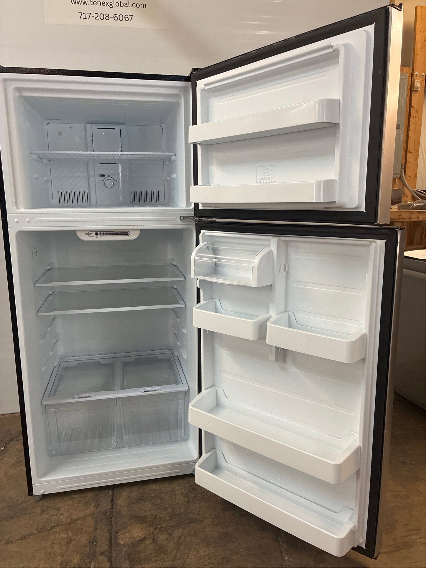 18 cu. ft. Top Freezer Fridge in SS Look
