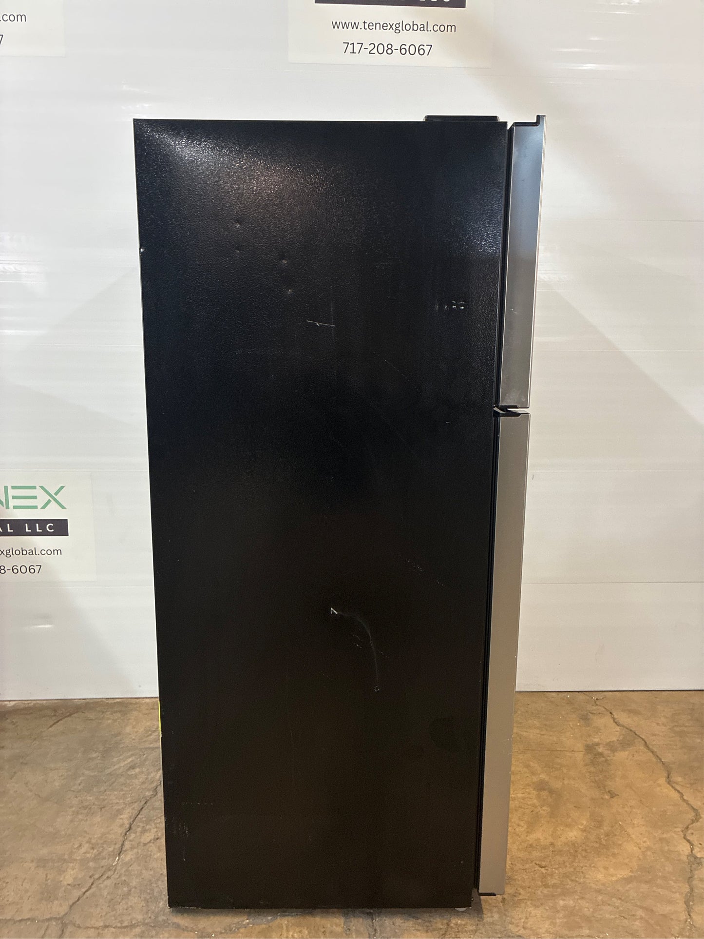 18 cu. ft. Top Freezer Fridge in SS Look