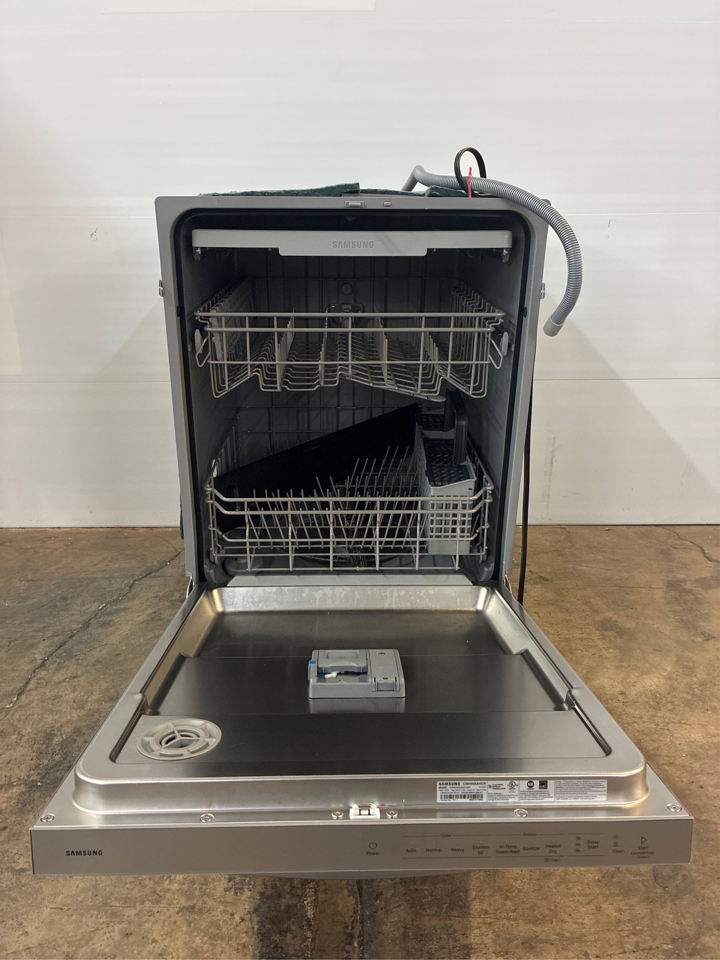 Samsung 24-in Top Control Dishwasher, 51-dBA