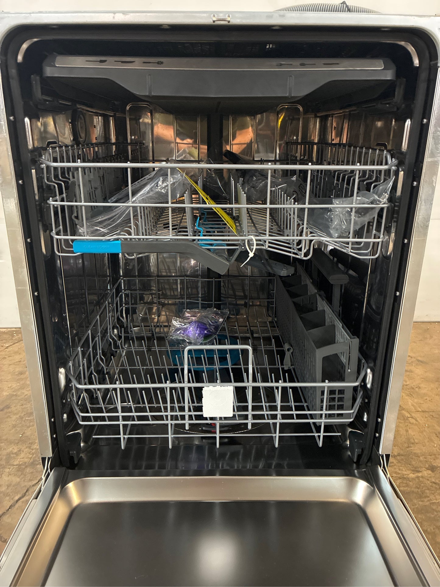 Frigidaire Gallery 24" Top Control Tall Dishwasher