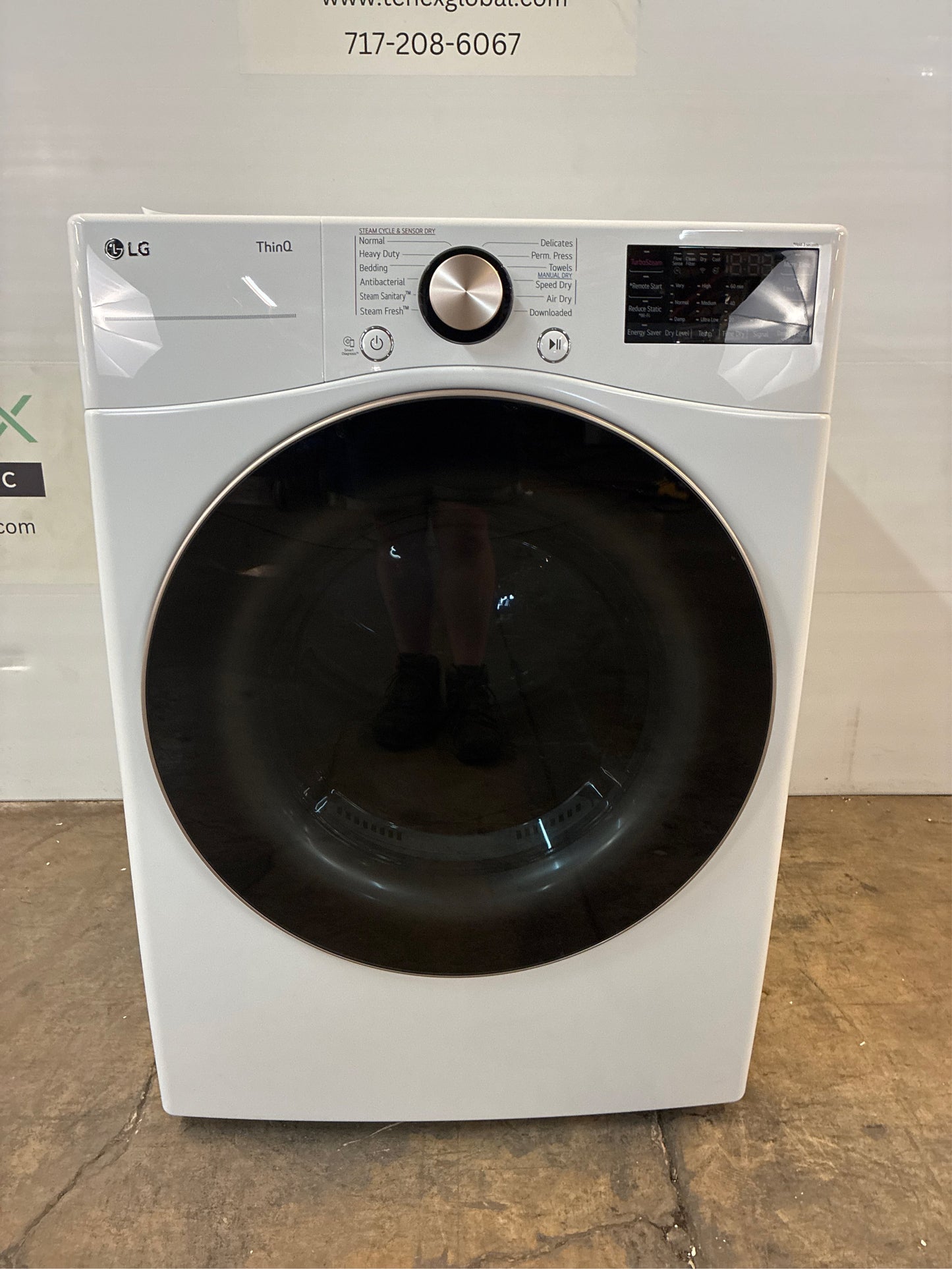 LG 7.4-cu ft Steam Dryer (White)
