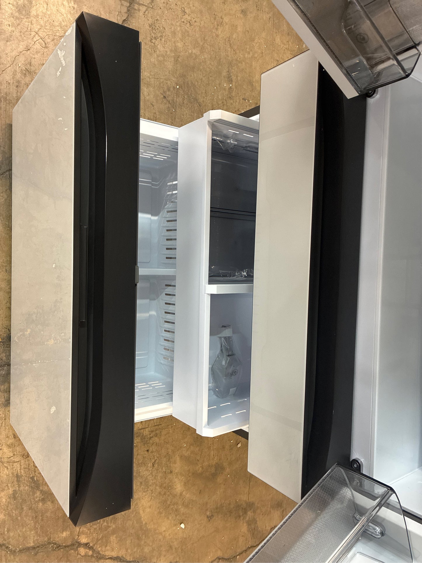 Bespoke 4-Door French Door Refrigerator, White Glass.
