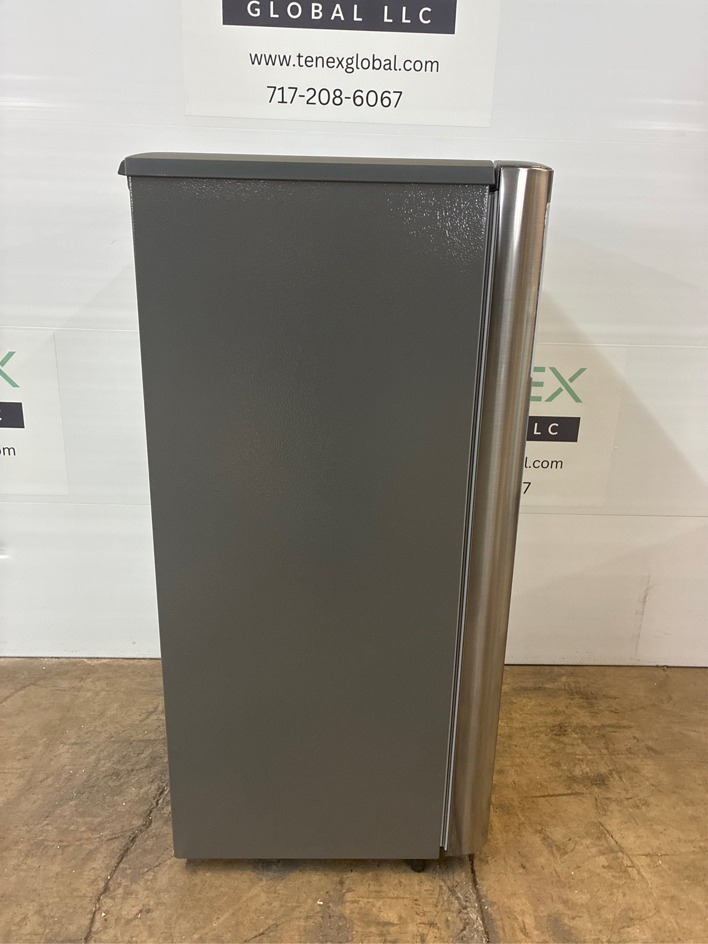 LG 5.79-cu ft Mini Refrigerator with Freezer