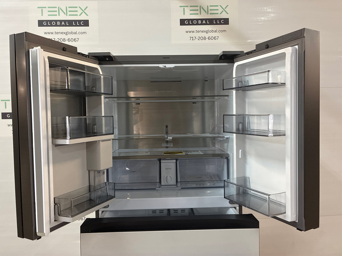 Bespoke 4-Door French Door Refrigerator, White Glass.