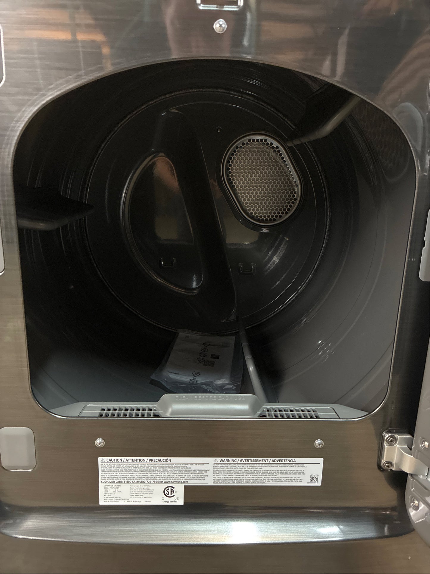Samsung 7.4 cu. ft. Vented Smart Electric Dryer.