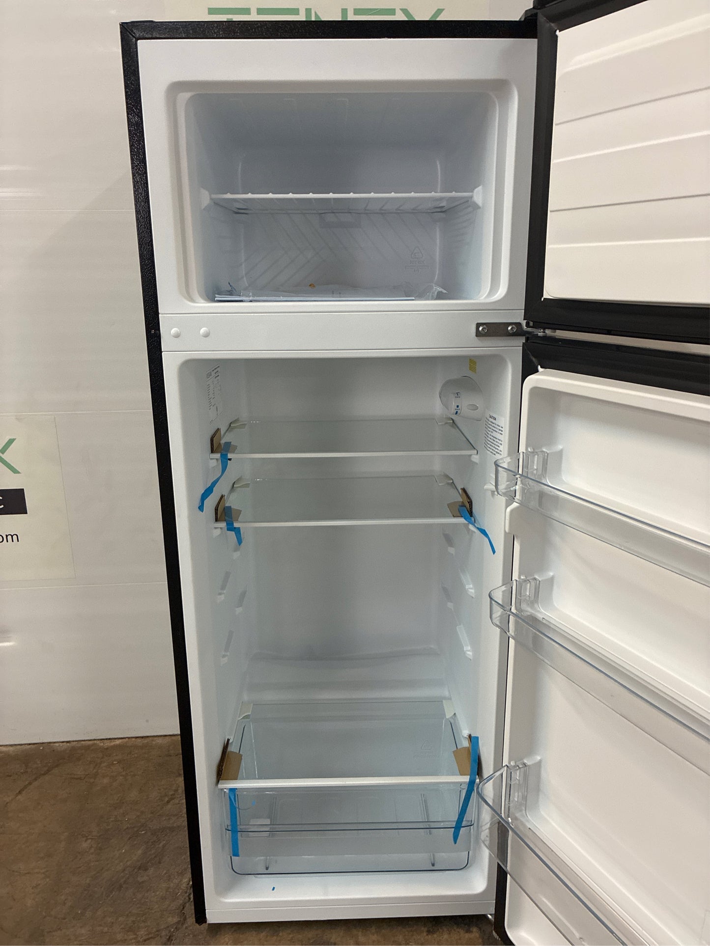 7.1 cu. ft. Top Freezer Refrigerator - SS Look