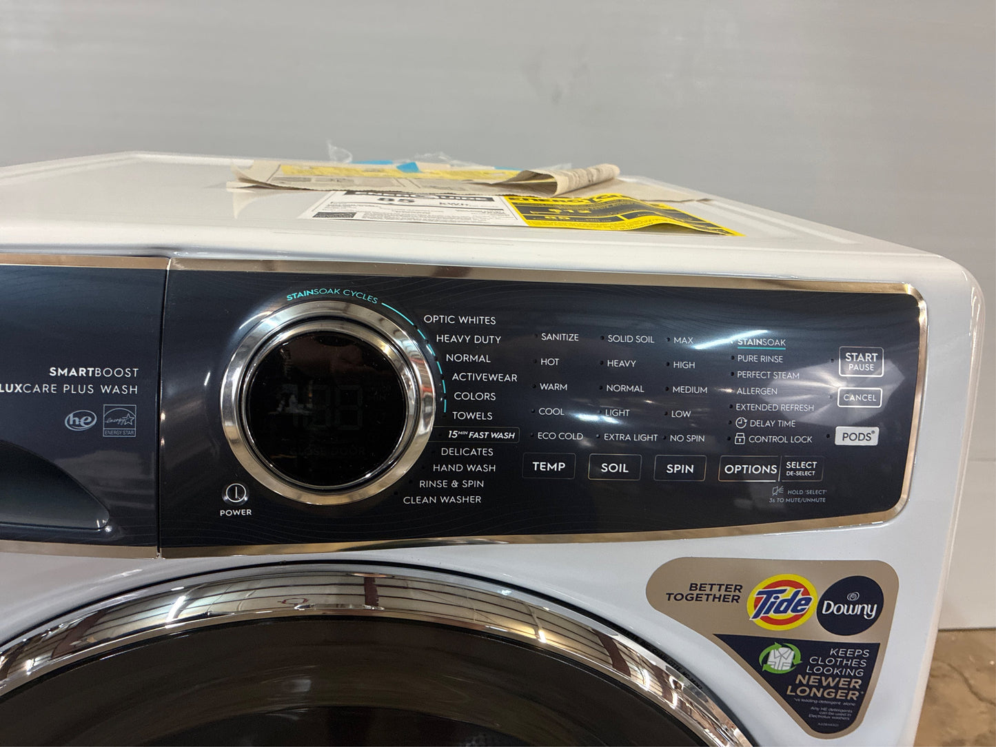 Electrolux 27 in. 4.5 cu. ft. Front Load Washer, White