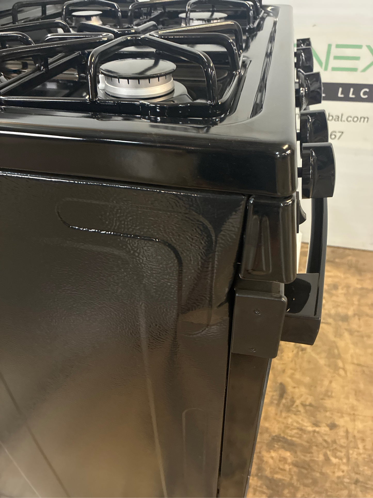 GE 30" 4-Burner 4.8-cu ft Gas Range Black