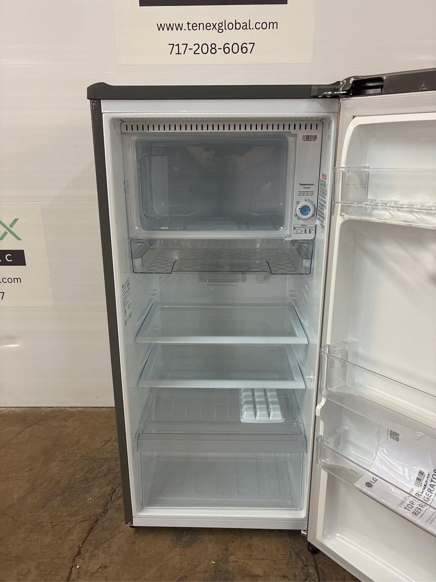 LG 5.79-cu ft Mini Refrigerator with Freezer