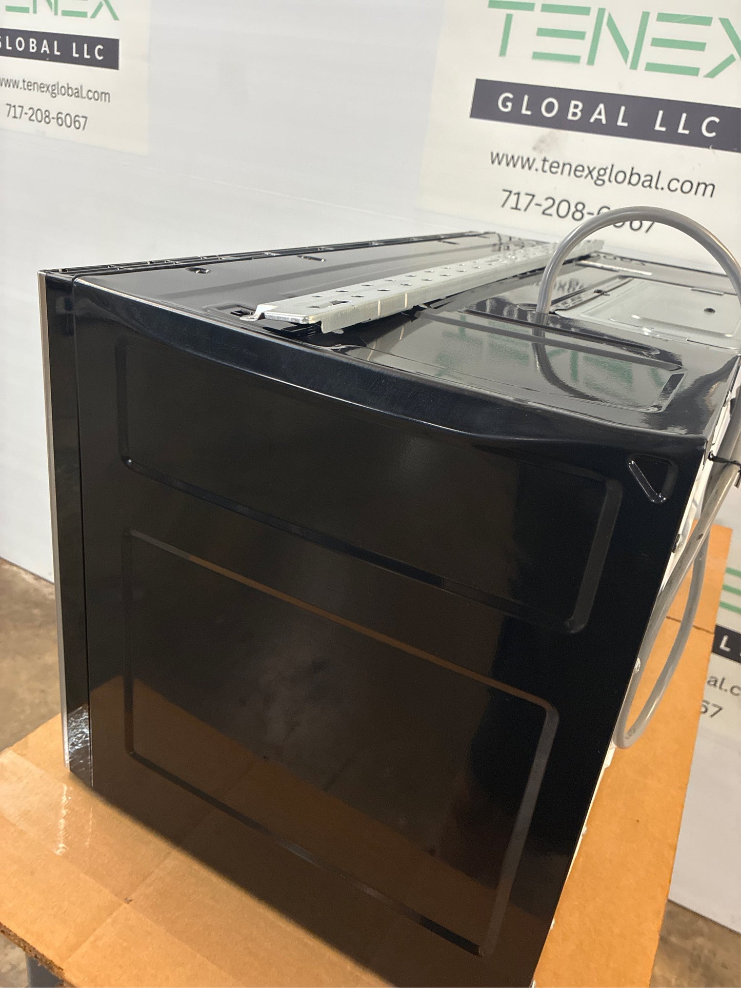 GE 1.6-cu ft 1000W Over-the-Range Microwave