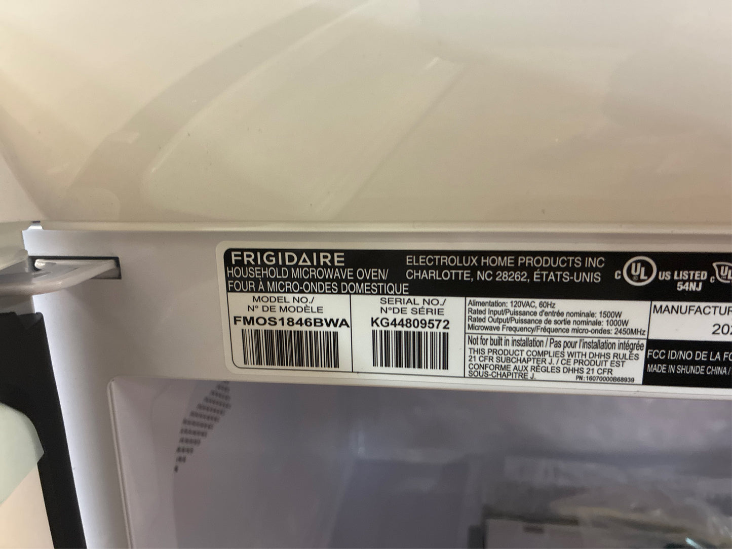 30" 1.8 cu. ft. 1000W Microwave in White