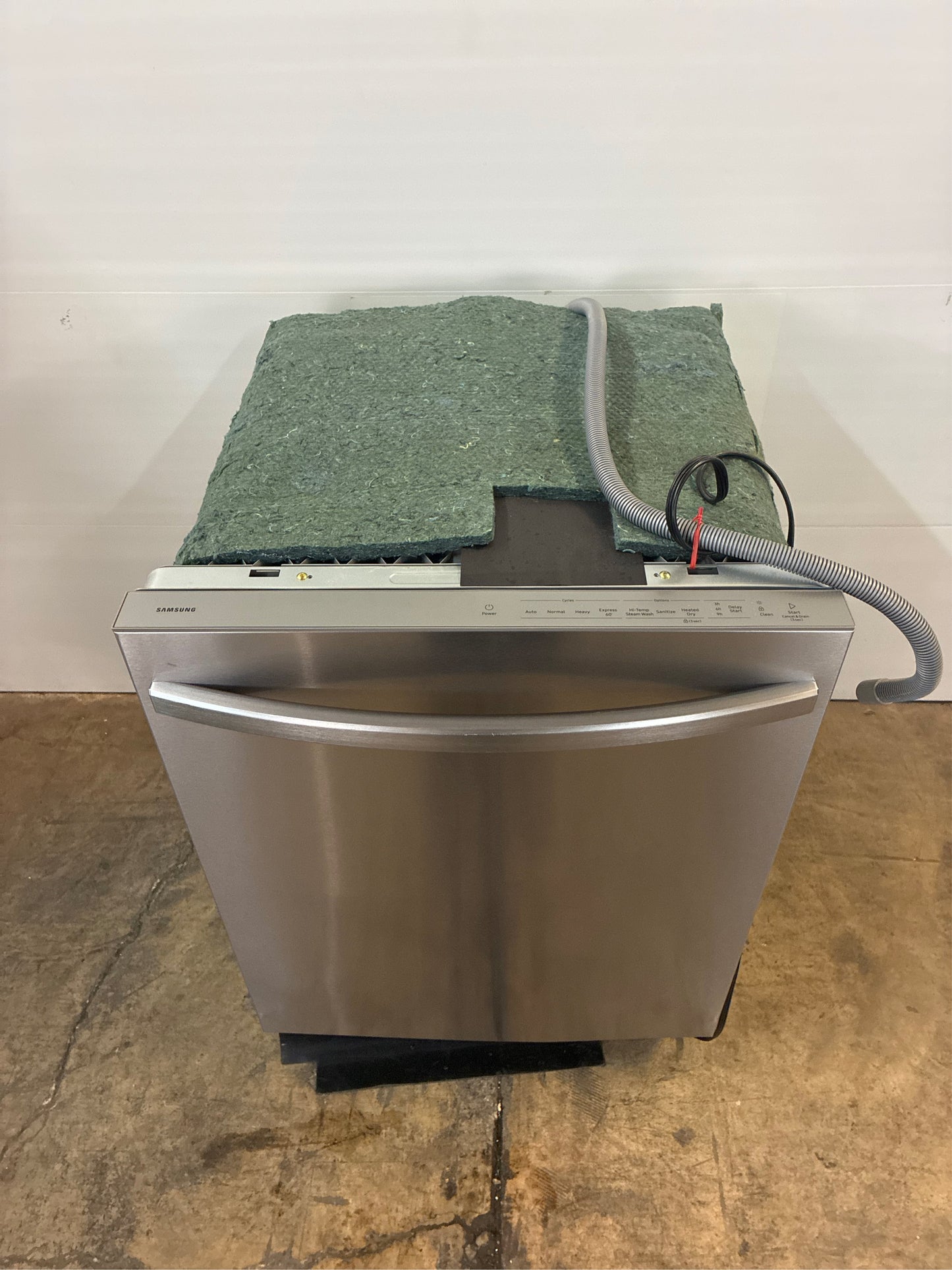 Samsung 24-in Top Control Dishwasher, 51-dBA