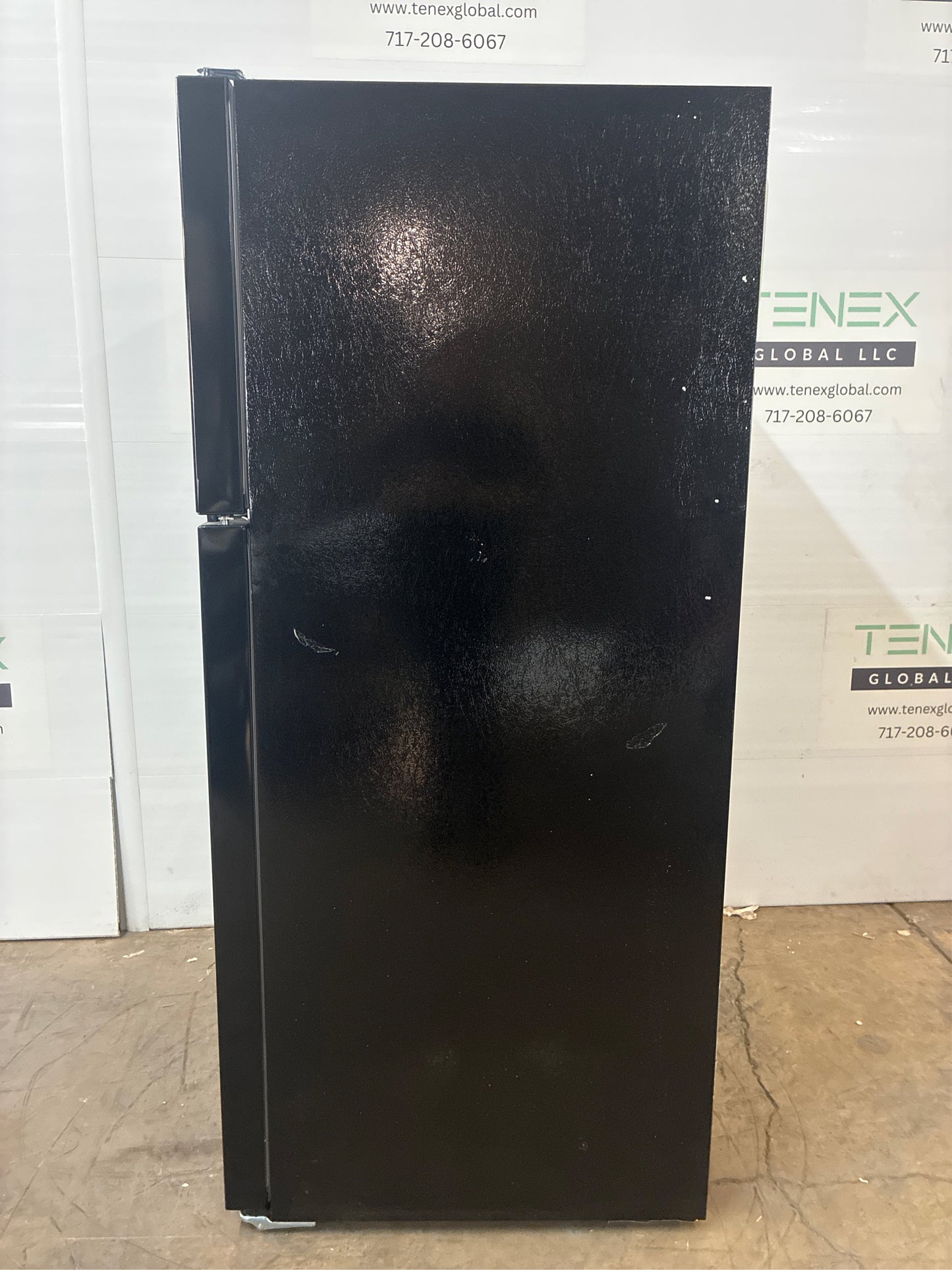 Frigidaire 30 in. Top Freezer Refrigerator Black
