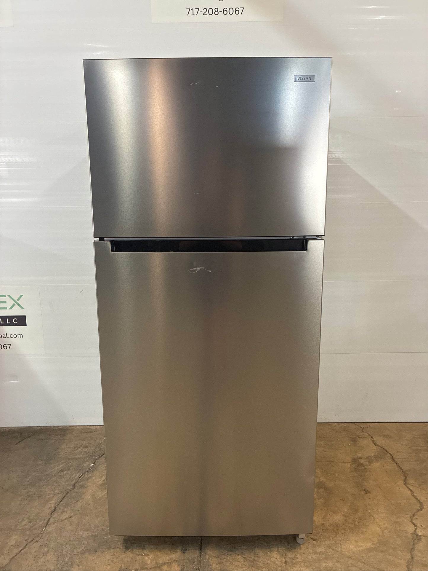 18 cu. ft. Top Freezer Fridge in SS Look
