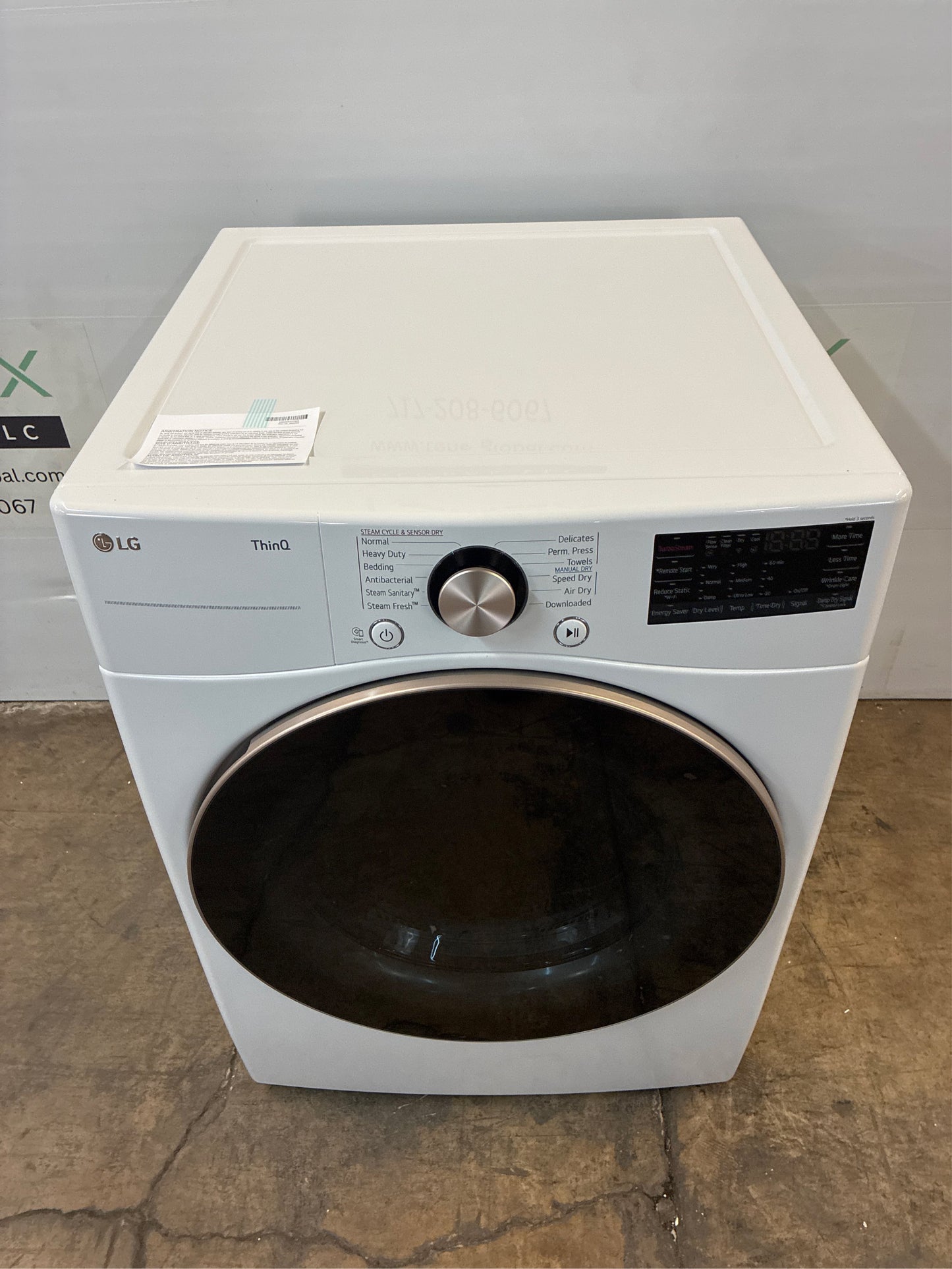 LG 7.4-cu ft Steam Dryer (White)