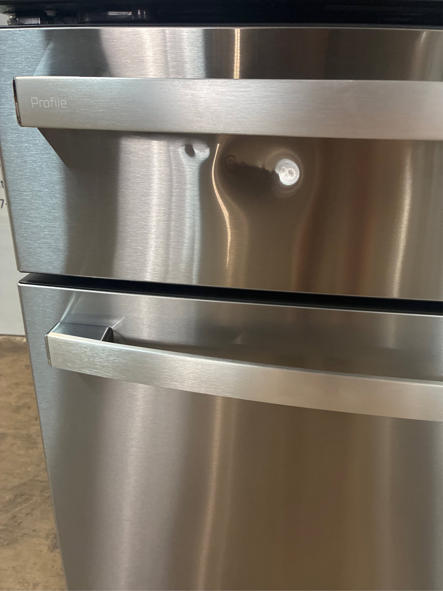 GE 27.9-cu ft Smart French Door Refrigerator