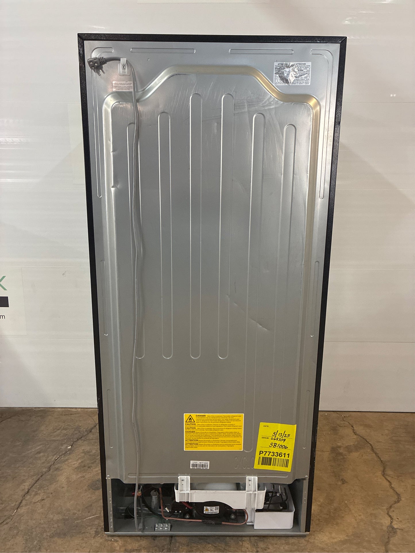 18 cu. ft. Top Freezer Fridge in SS Look