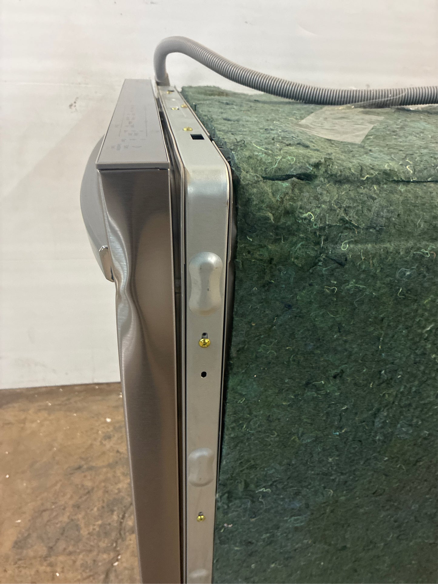Samsung Fingerprint Resistant Dishwasher with Rack