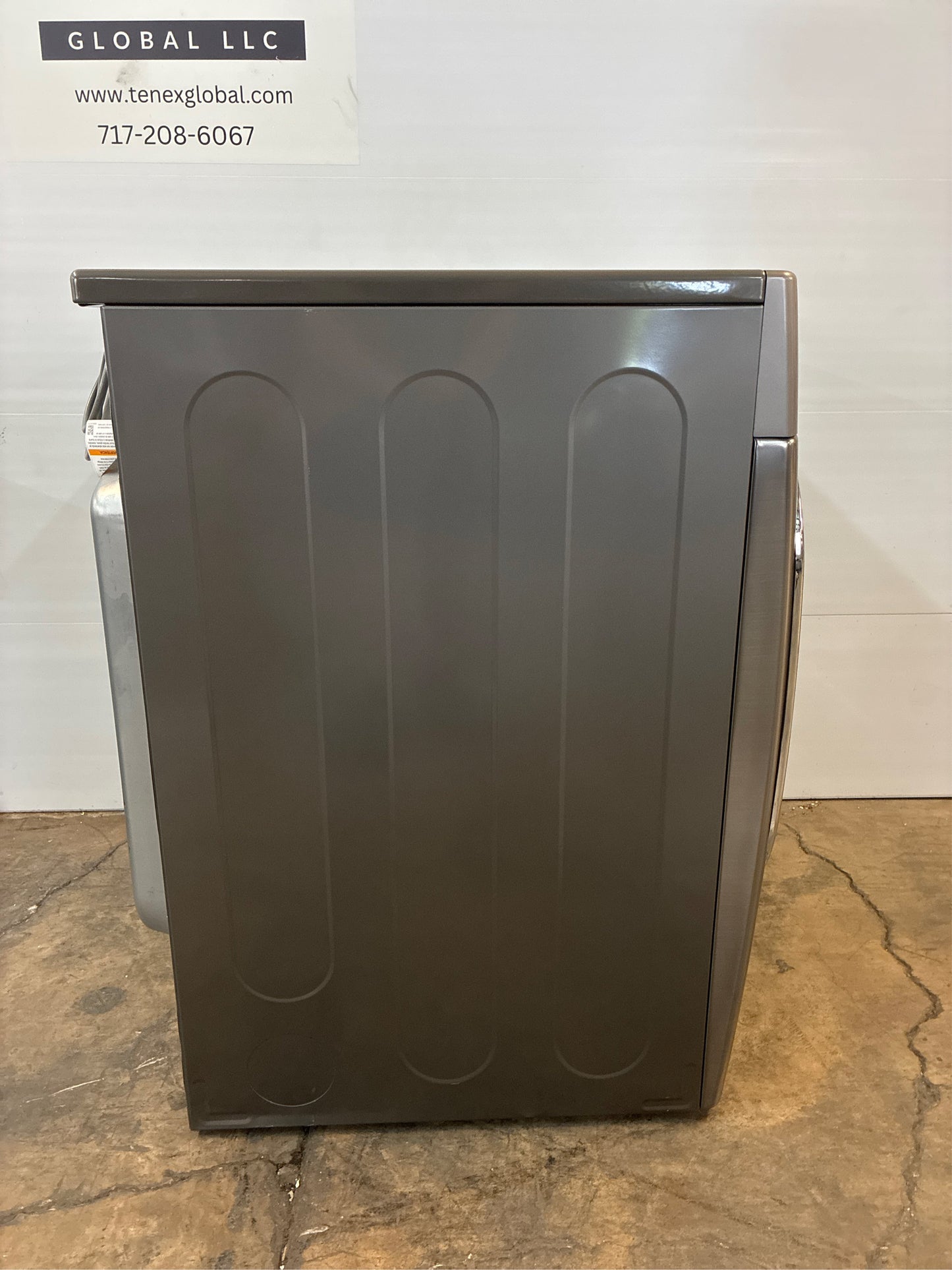 LG TurboSteam 9-cu ft Gas Dryer, Black Steel.