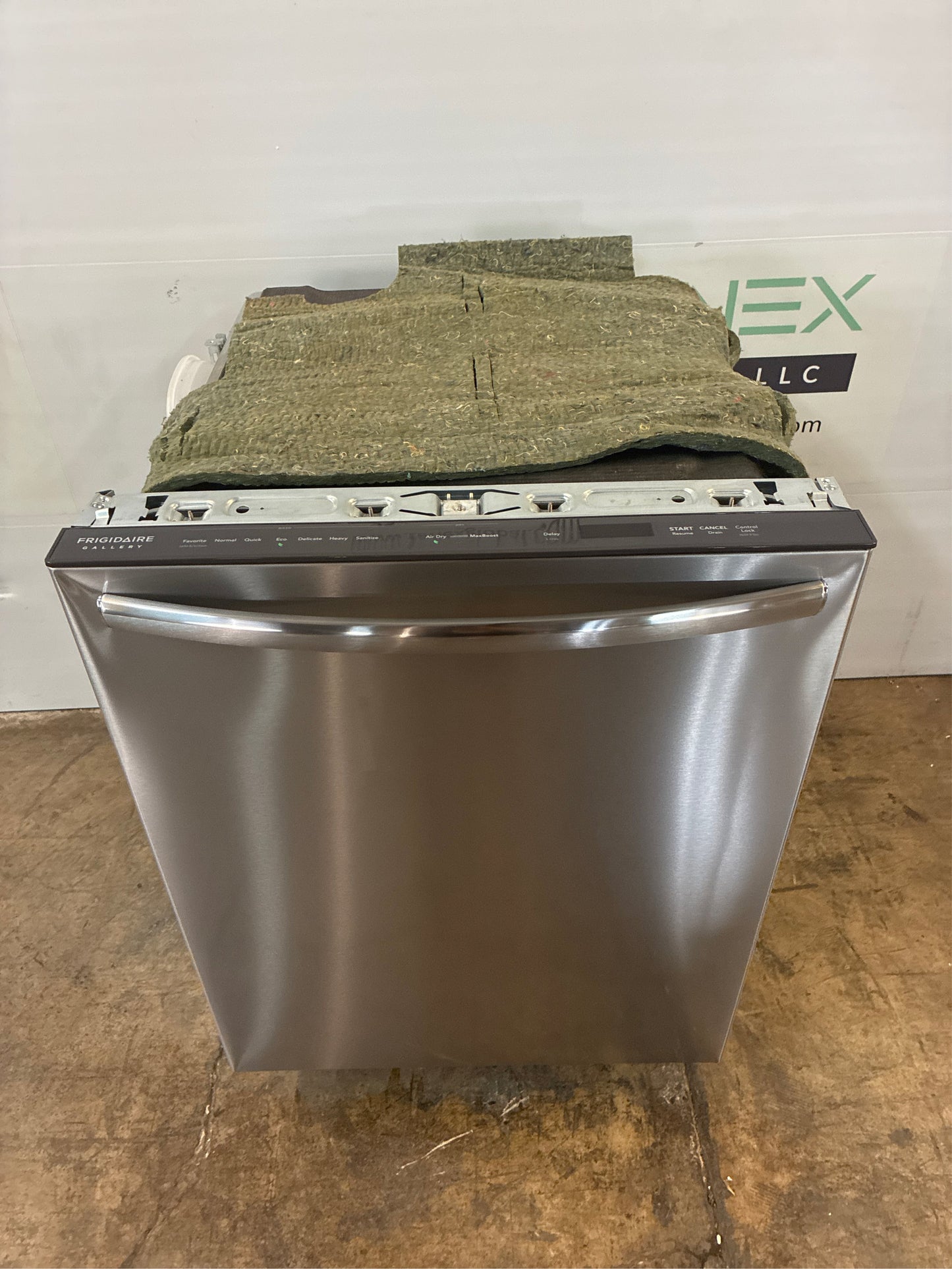 Frigidaire 24" Built-In Dishwasher.