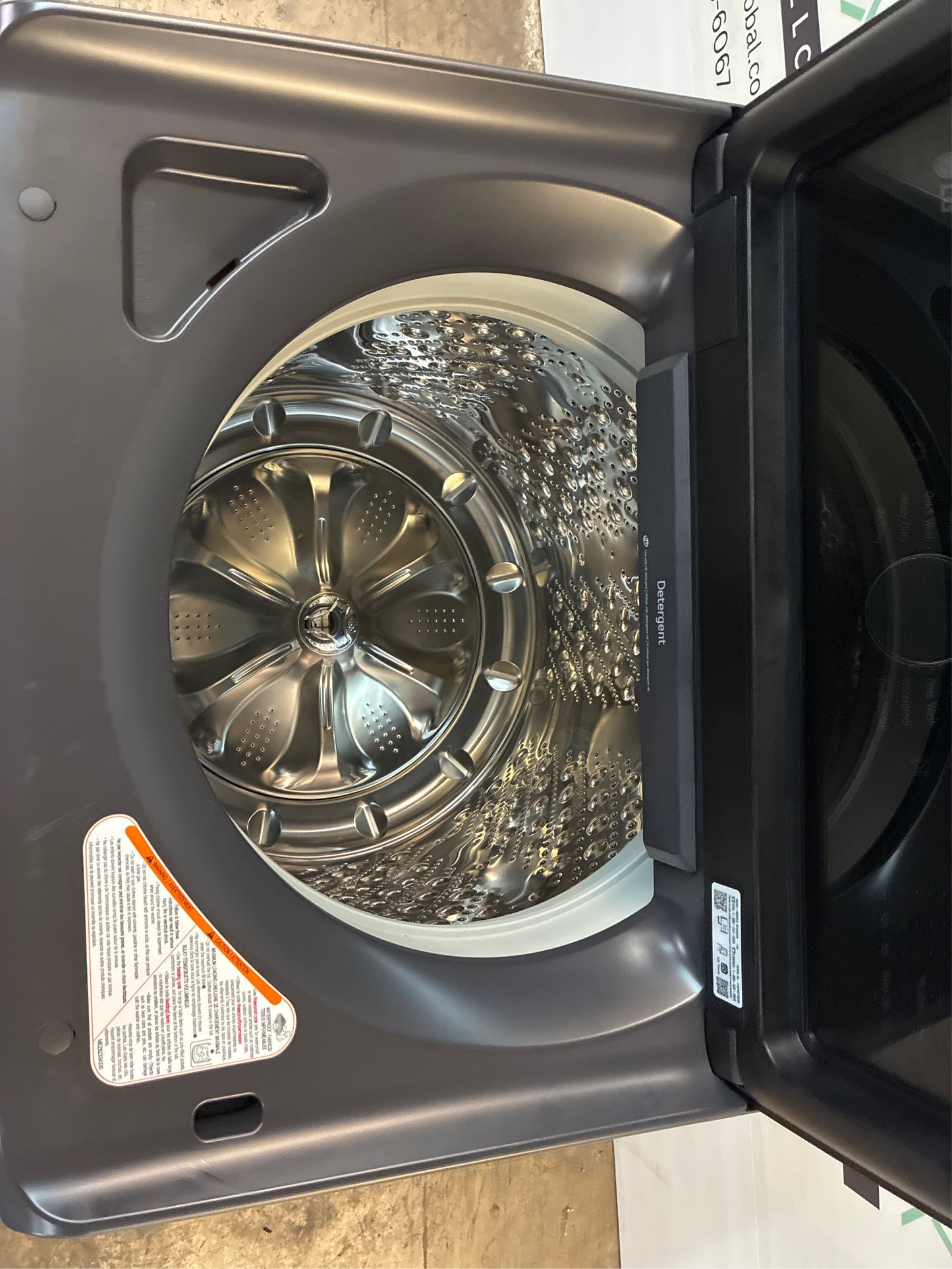 LG 5.5-cu ft Top-Load Washer (Matte Black)