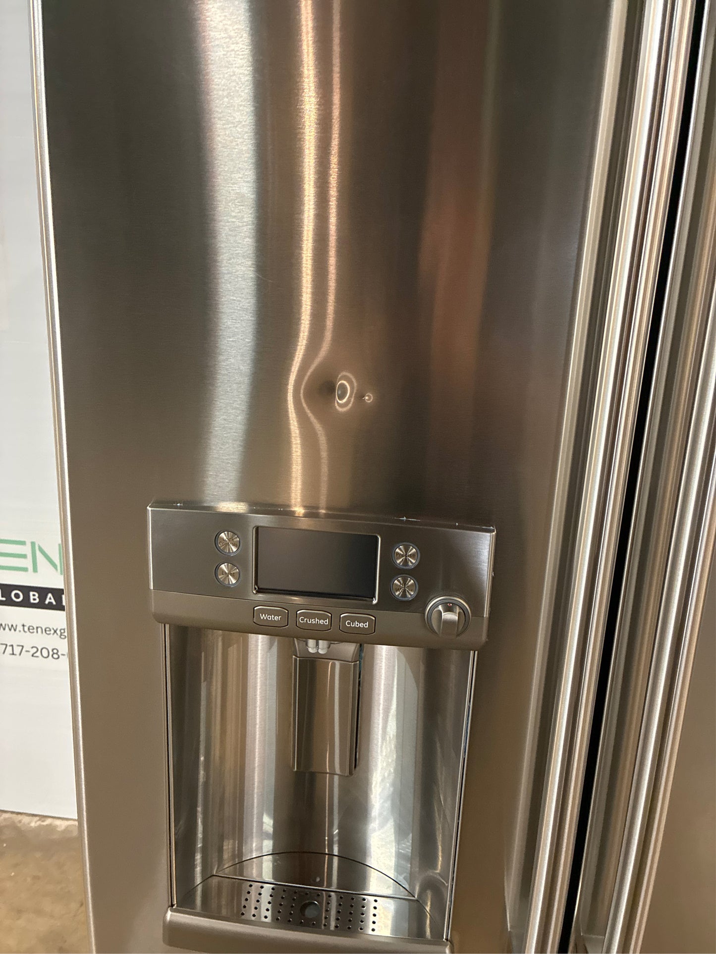 Cafe Hot Water Dispenser 27.8-cu ft Fridge