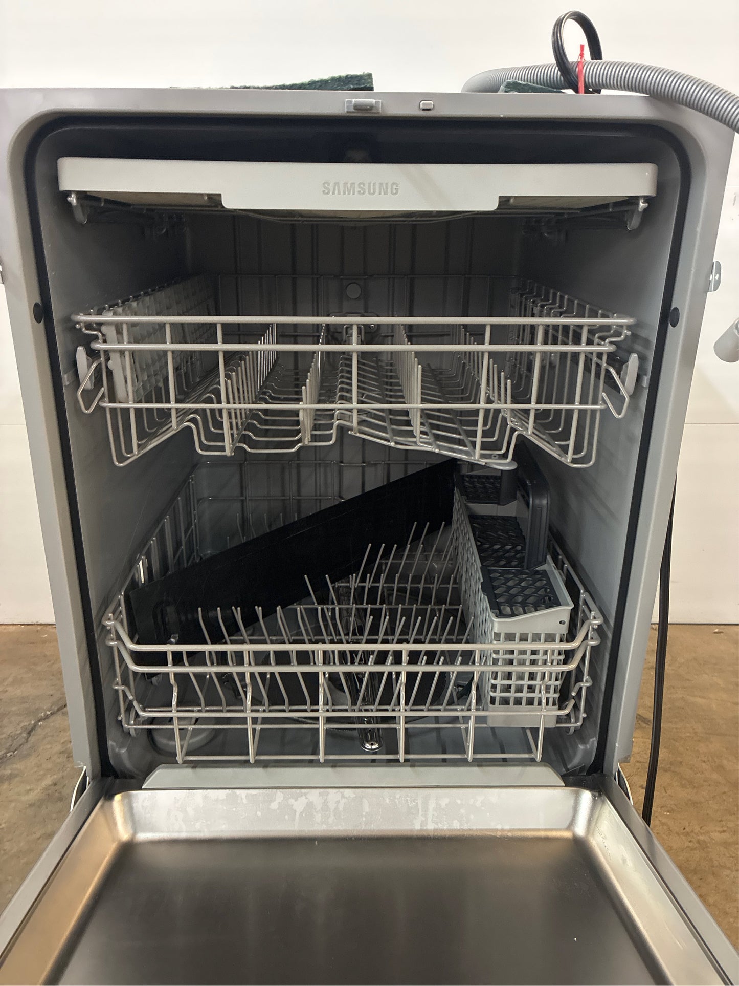 Samsung 24-in Top Control Dishwasher, 51-dBA