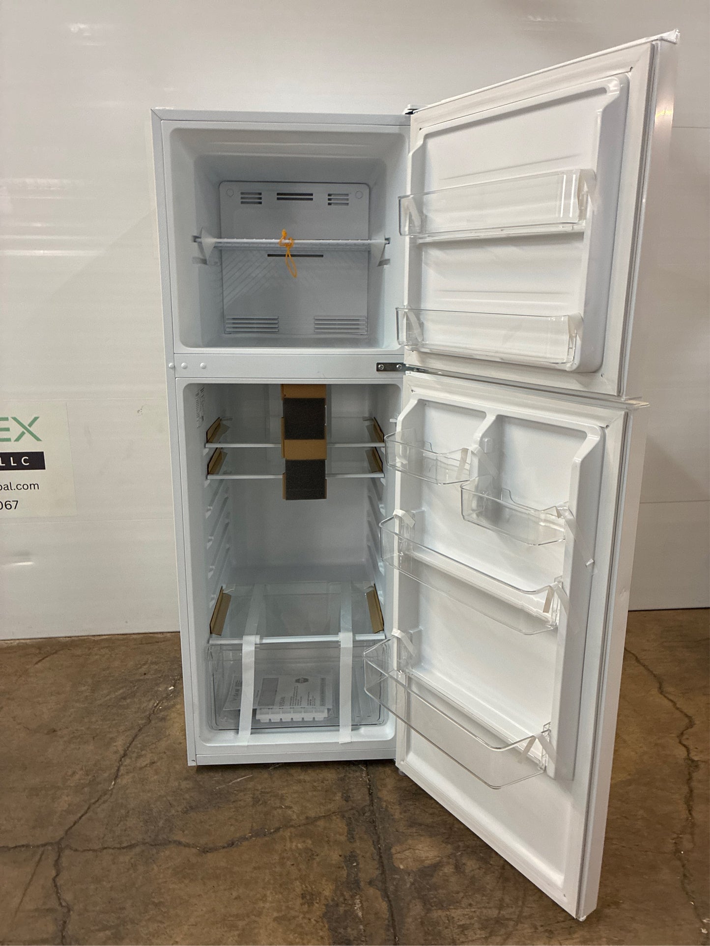 10.1 cu. ft. Top Freezer Refrigerator, White