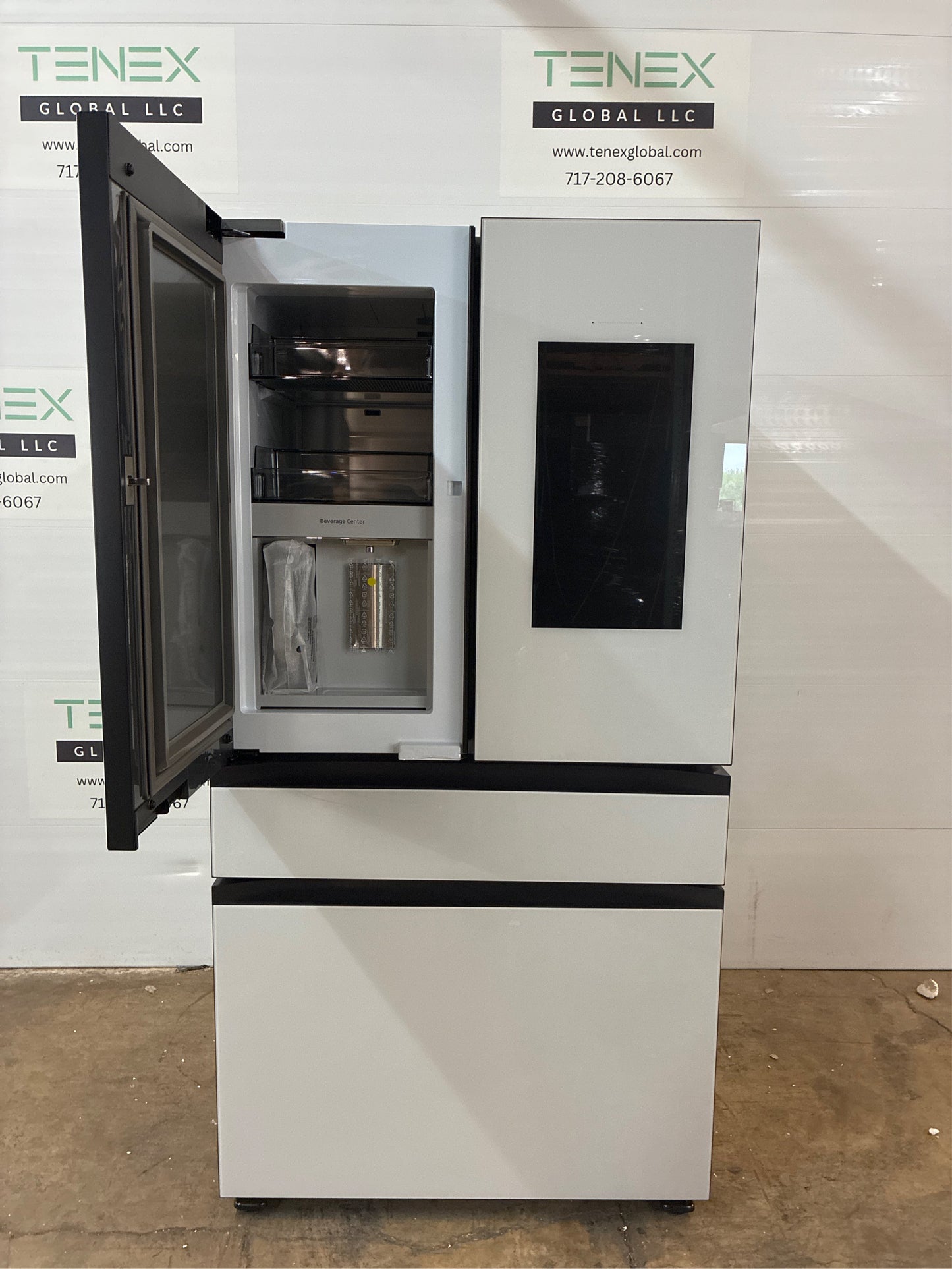 Bespoke 4-Door French Door Refrigerator, White Glass.