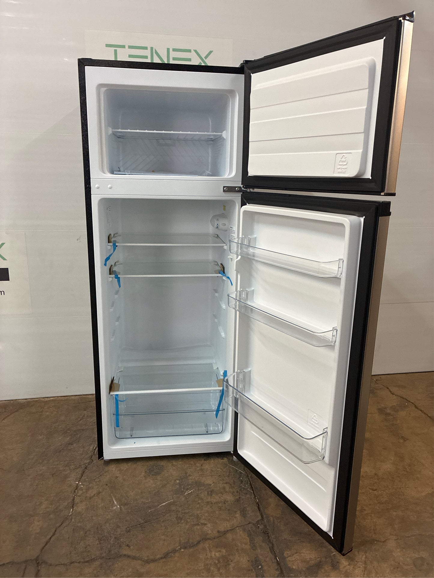 7.1 cu. ft. Top Freezer Refrigerator - SS Look