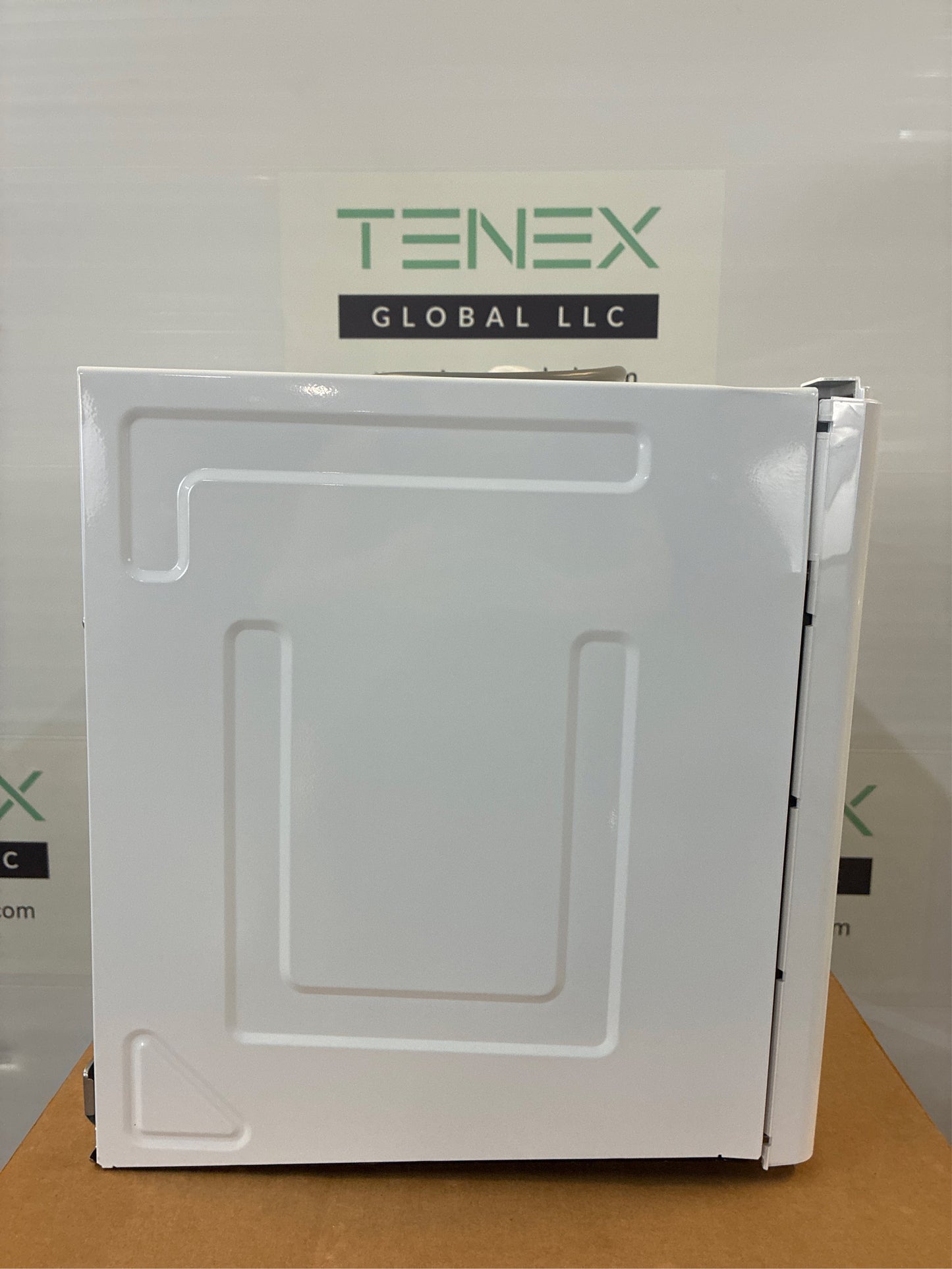 30" 1.8 cu. ft. 1000W Microwave in White