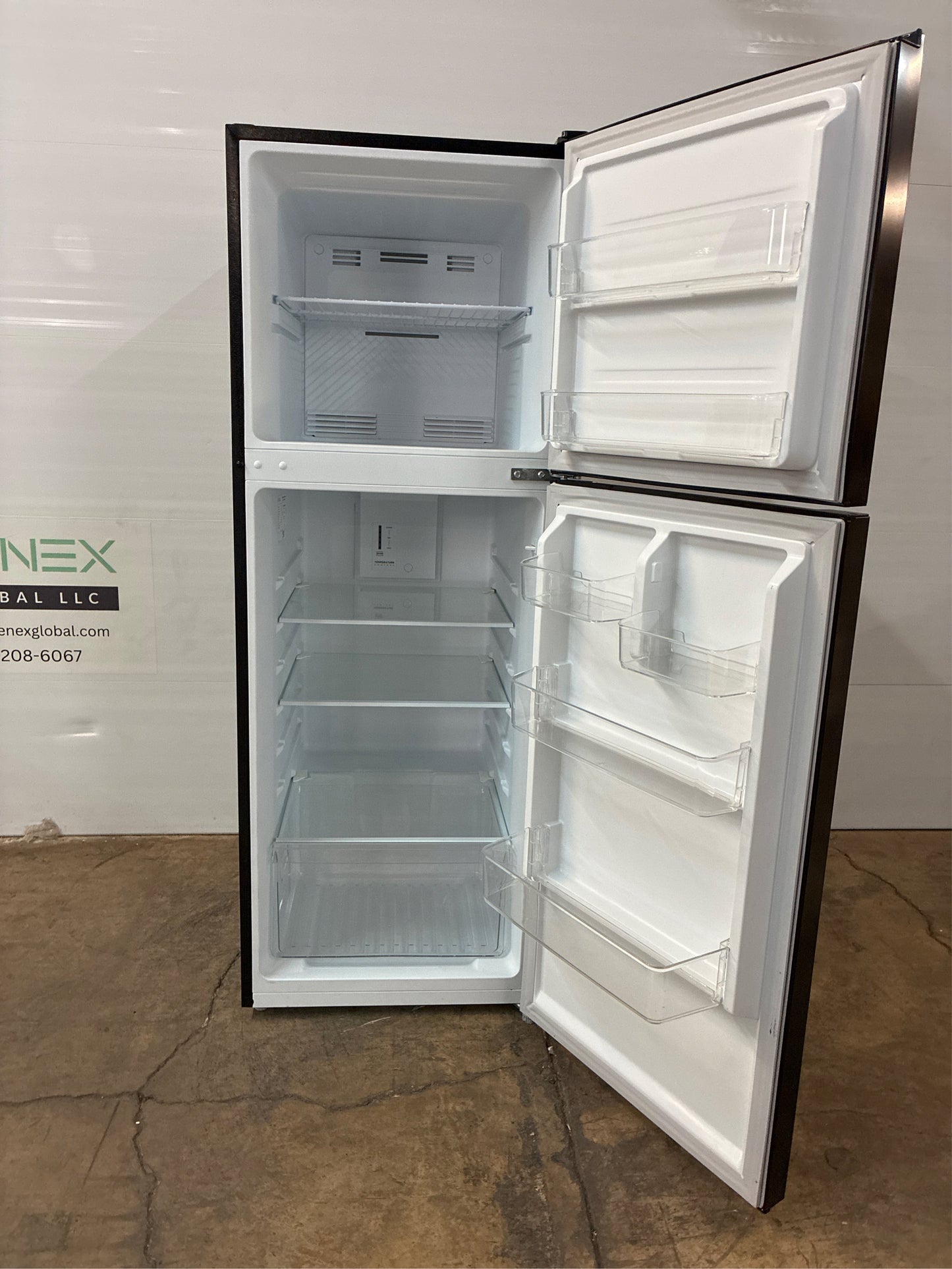 10.1 cu. ft. Top Freezer Refrigerator - Black