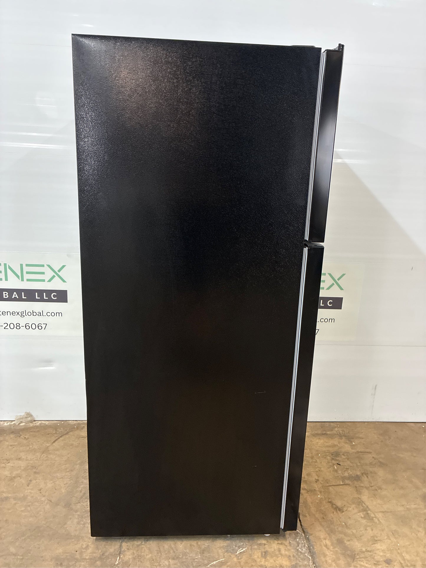 10.1 cu. ft. Top Freezer Refrigerator - Black