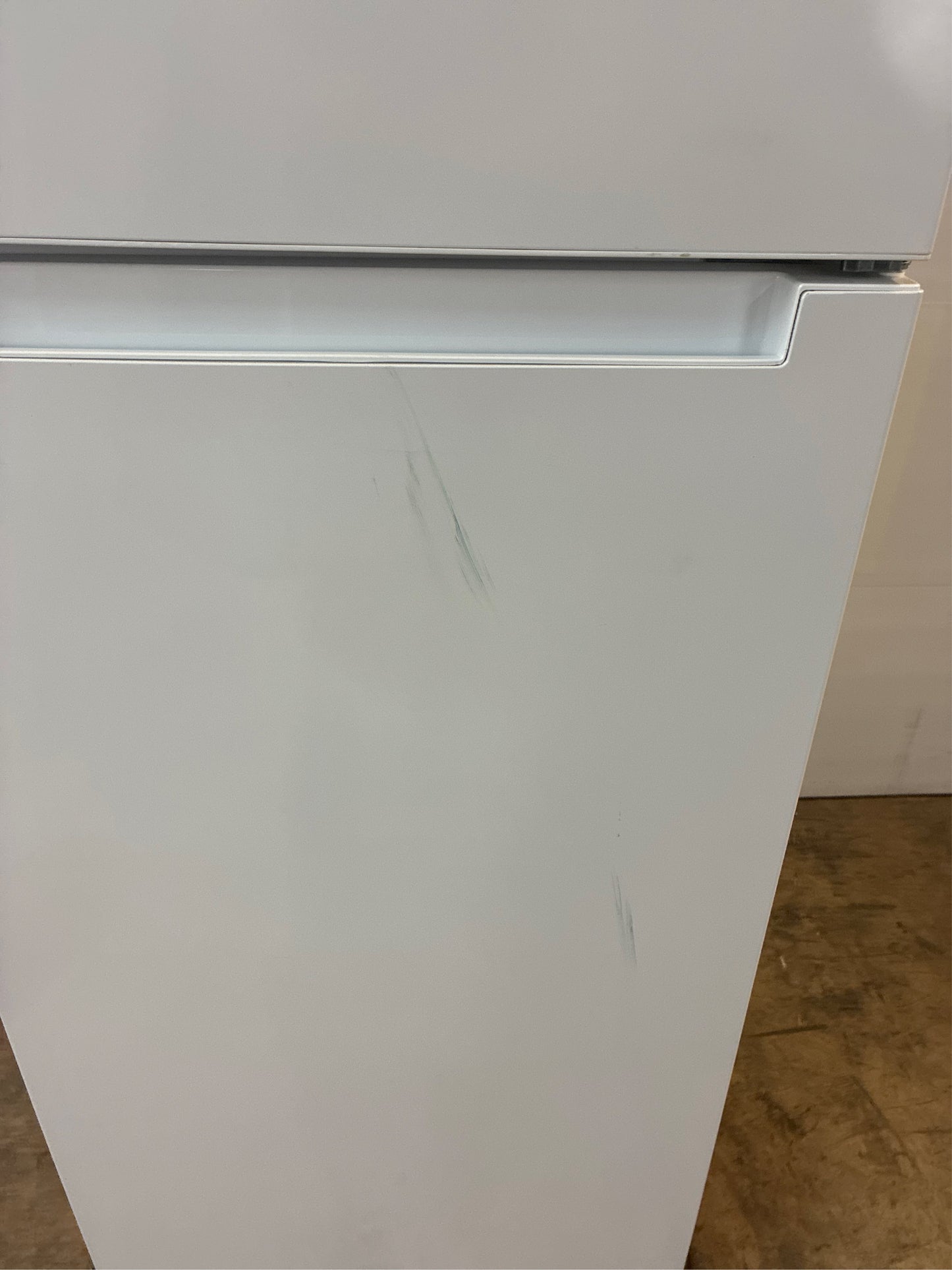 10.1 cu. ft. Top Freezer Refrigerator - White