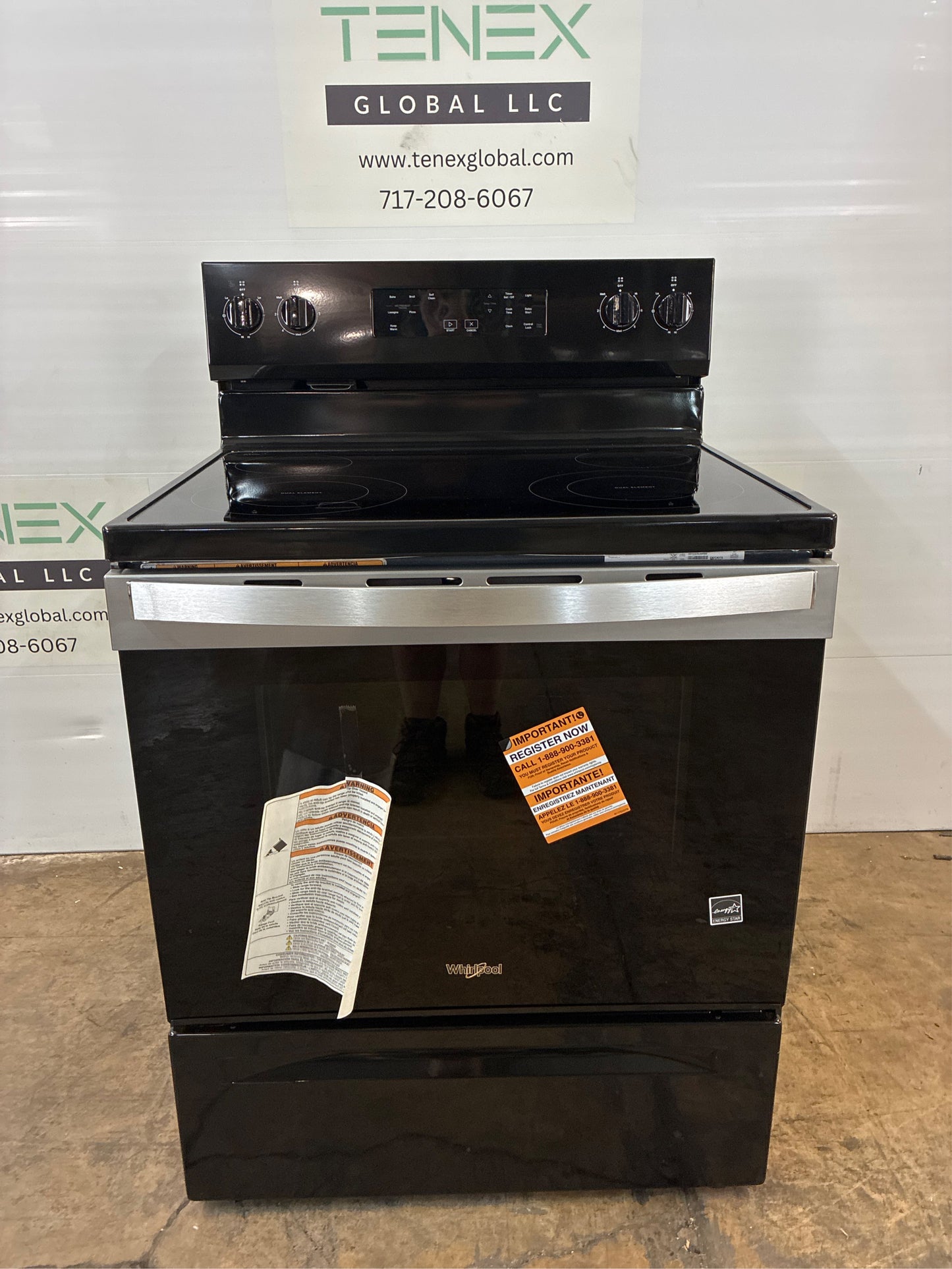 Whirlpool 30 in. Freestanding Electric Range, Black